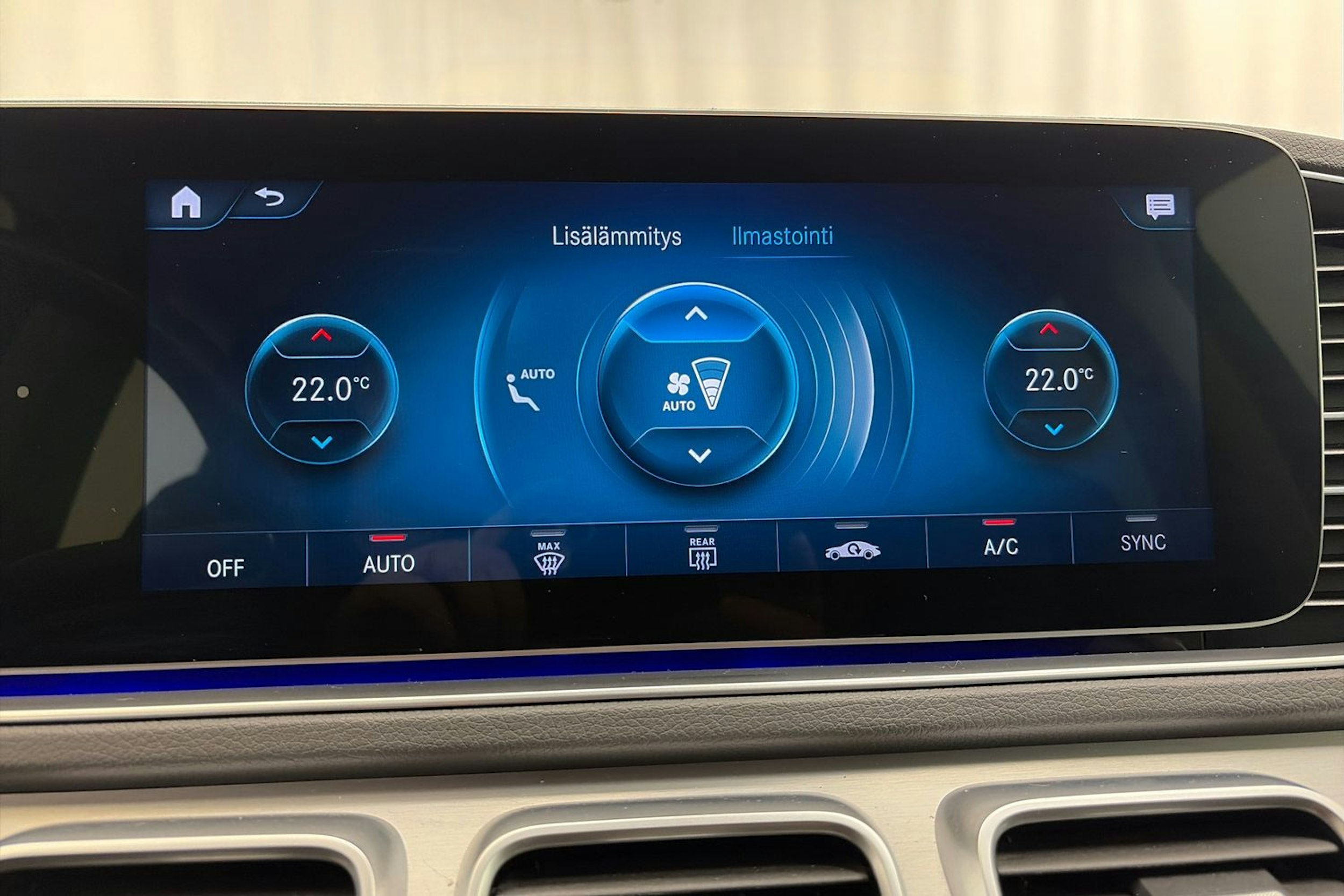 Sininen Mercedes-Benz GLE 2020 kuva 34.