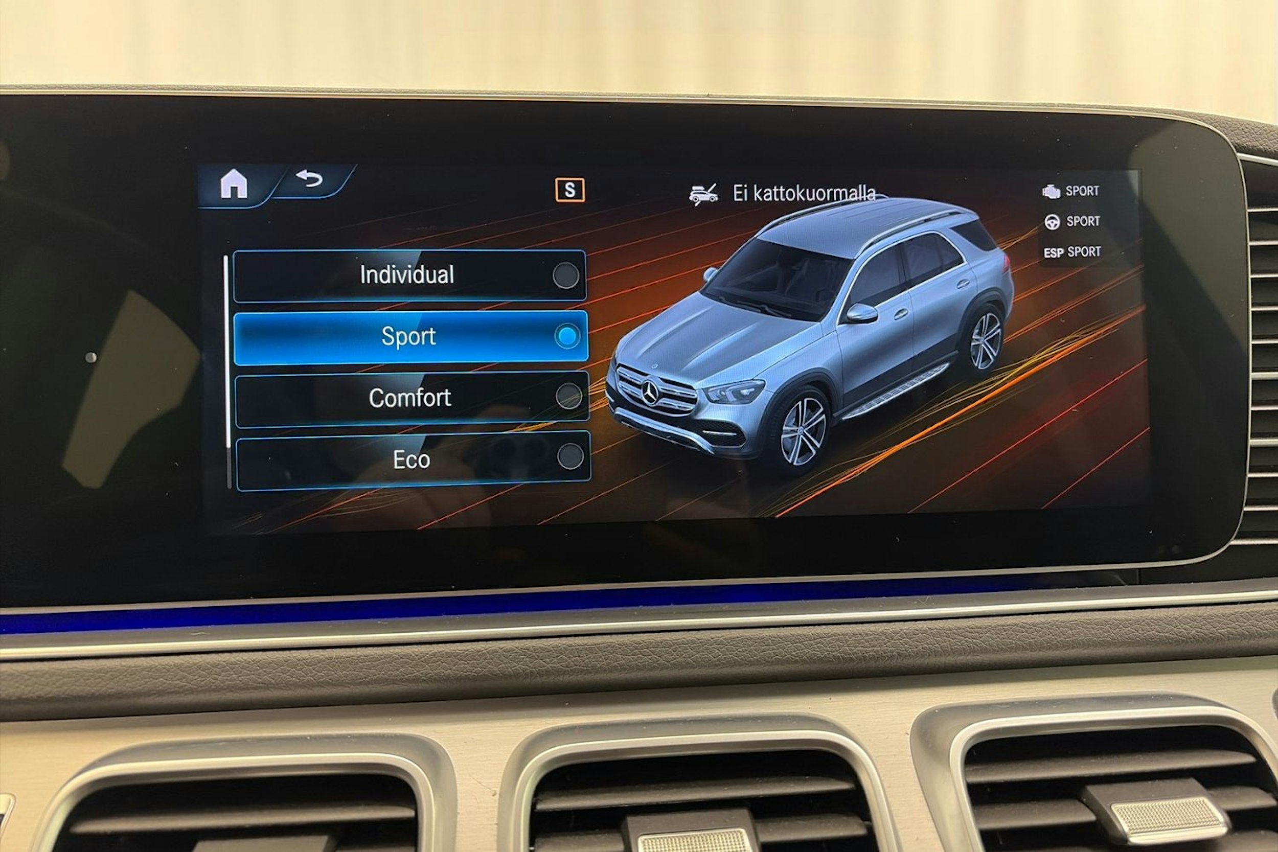 Sininen Mercedes-Benz GLE 2020 kuva 37.