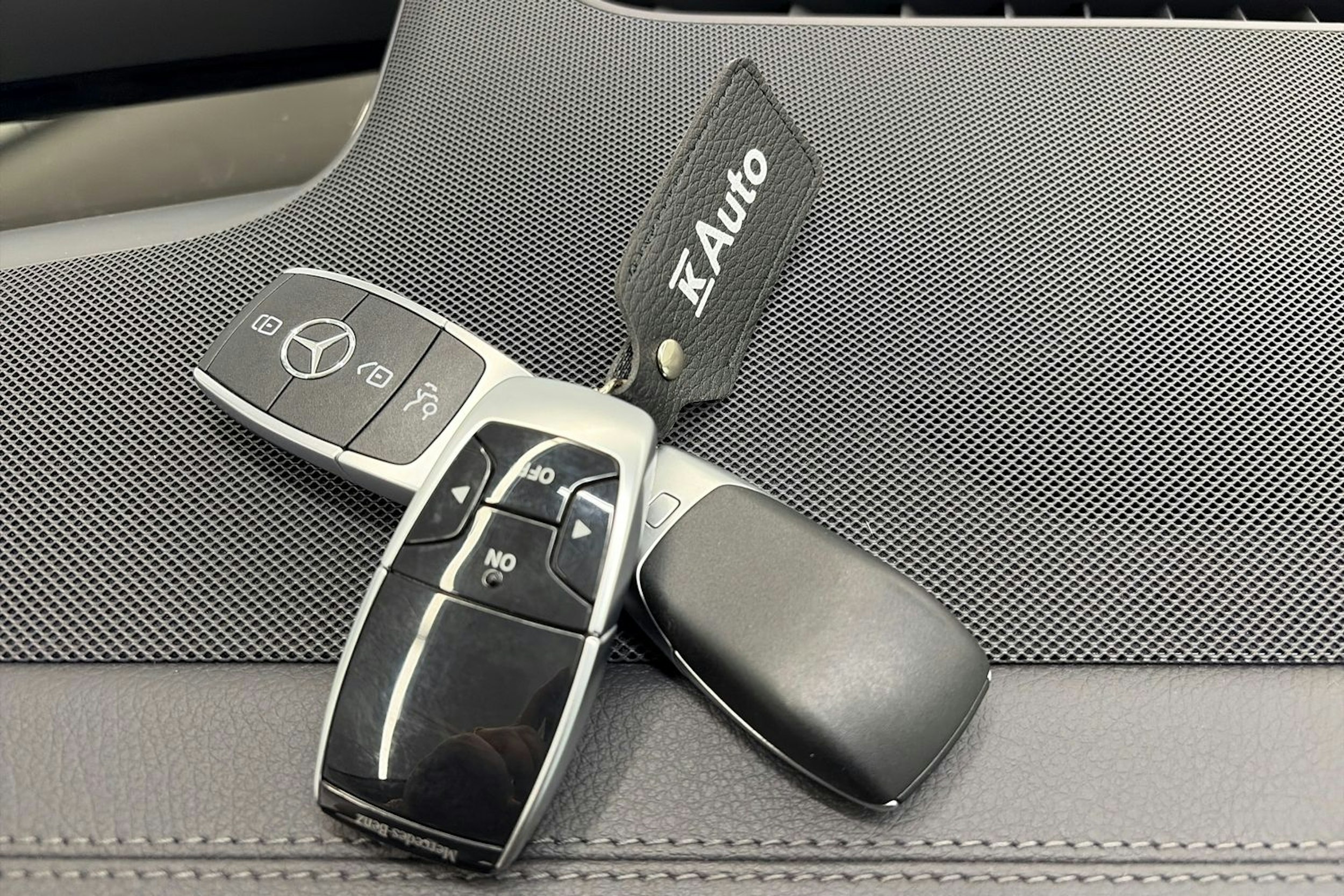 Sininen Mercedes-Benz GLE 2020 kuva 41.