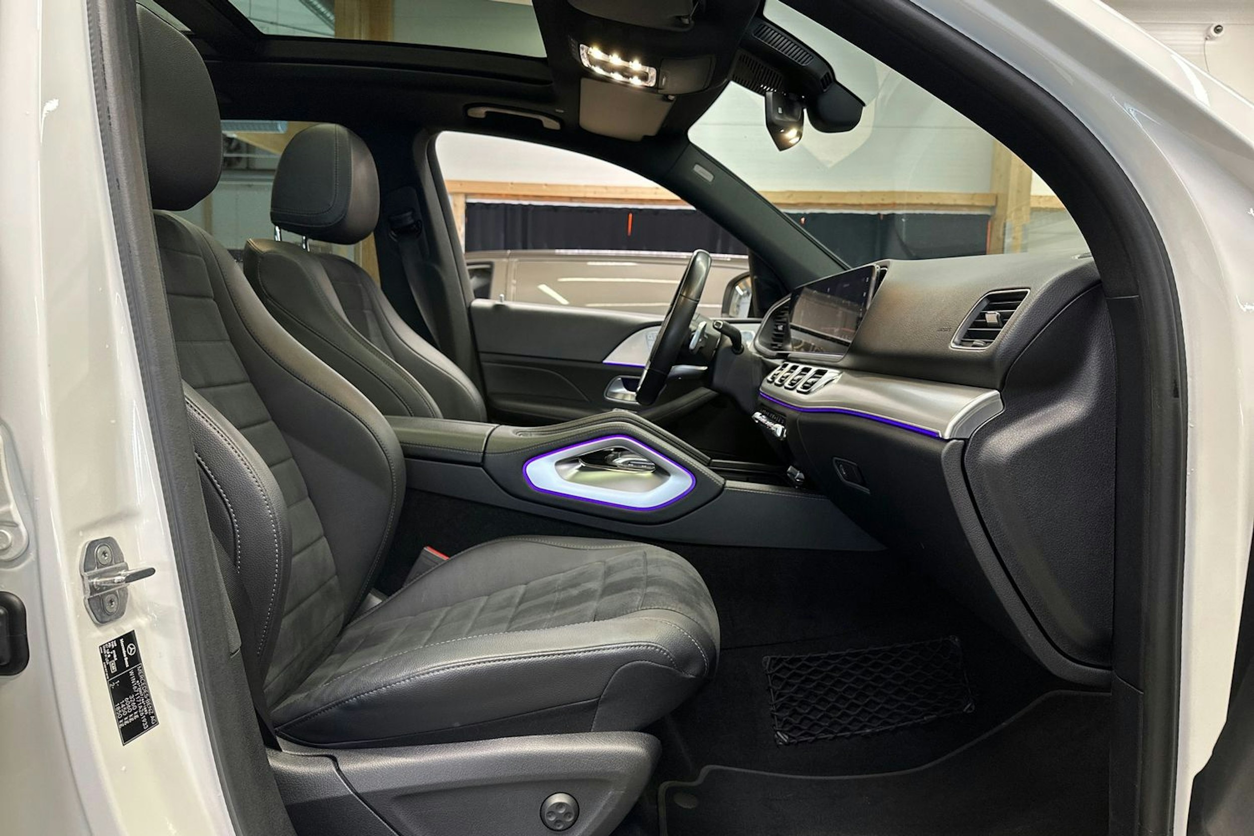 valkoinen Mercedes-Benz GLE 2020 kuva 13.