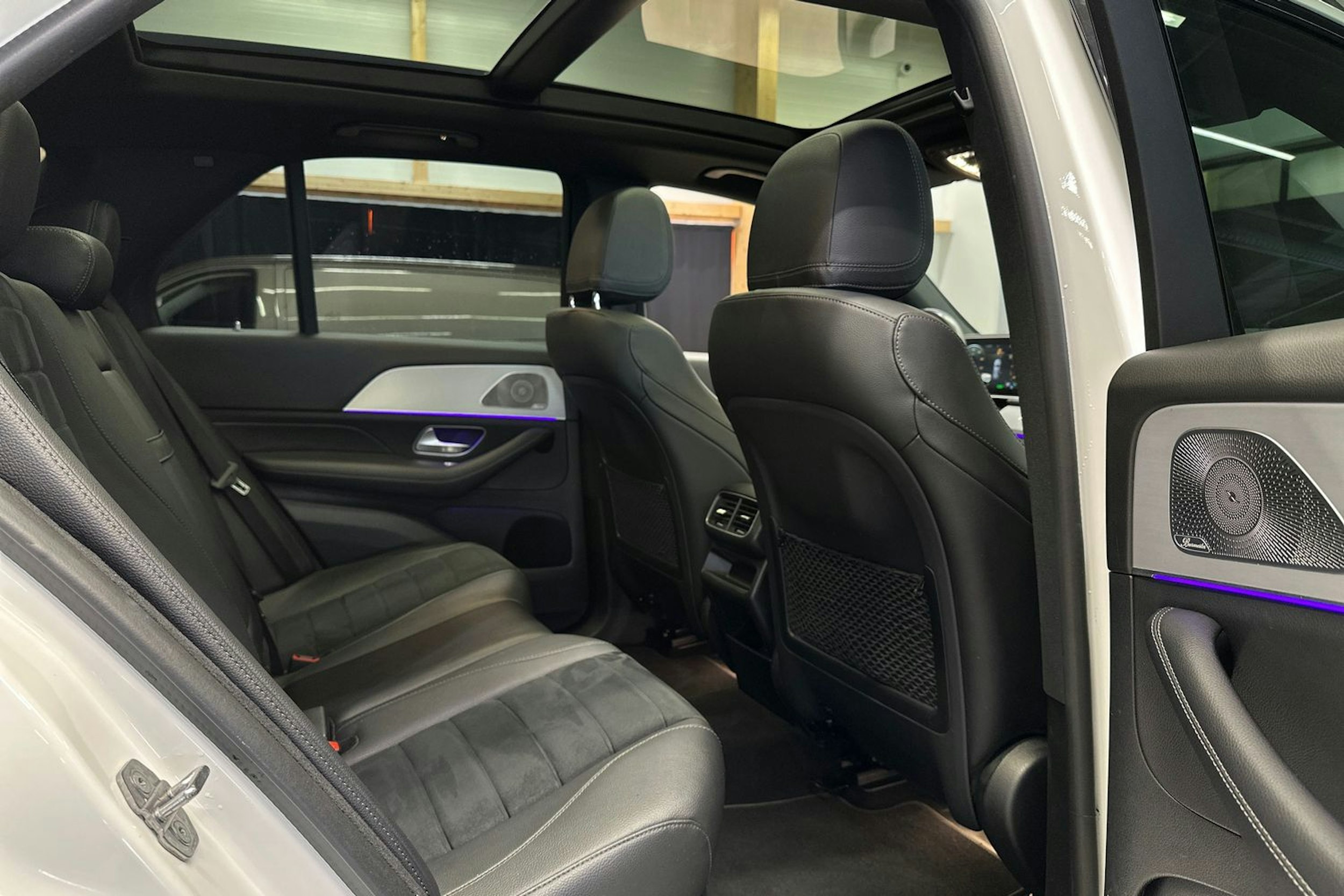 valkoinen Mercedes-Benz GLE 2020 kuva 16.