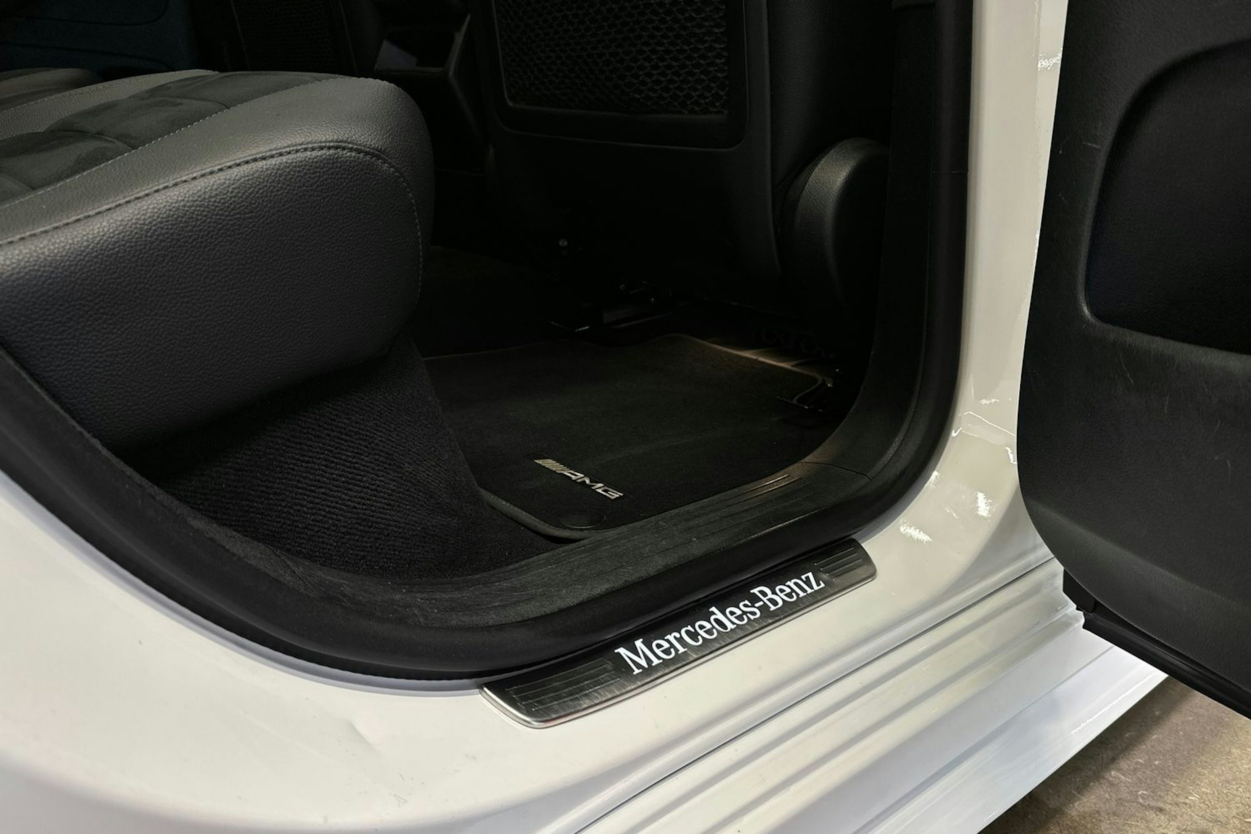 valkoinen Mercedes-Benz GLE 2020 kuva 17.