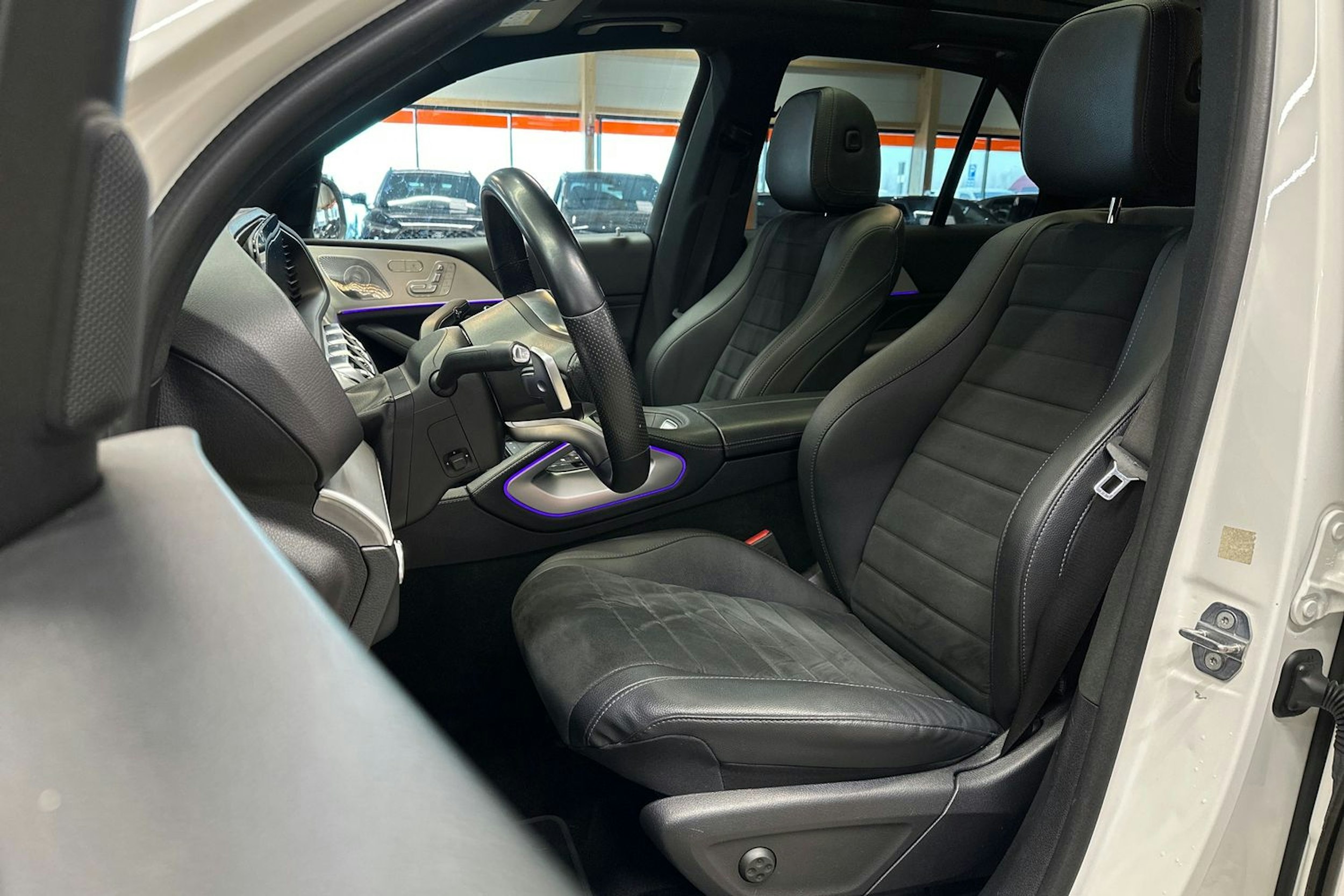 valkoinen Mercedes-Benz GLE 2020 kuva 19.