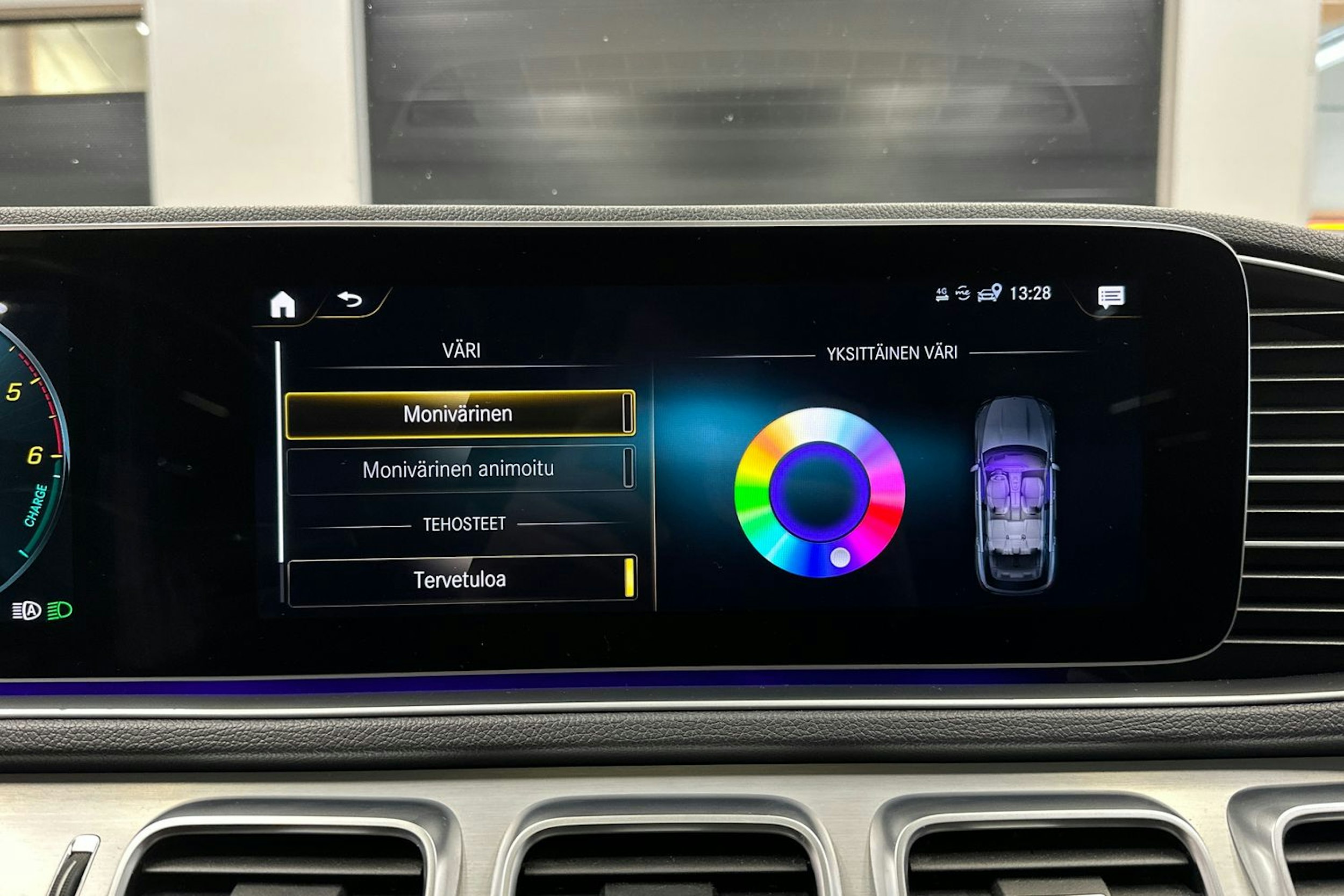 valkoinen Mercedes-Benz GLE 2020 kuva 23.