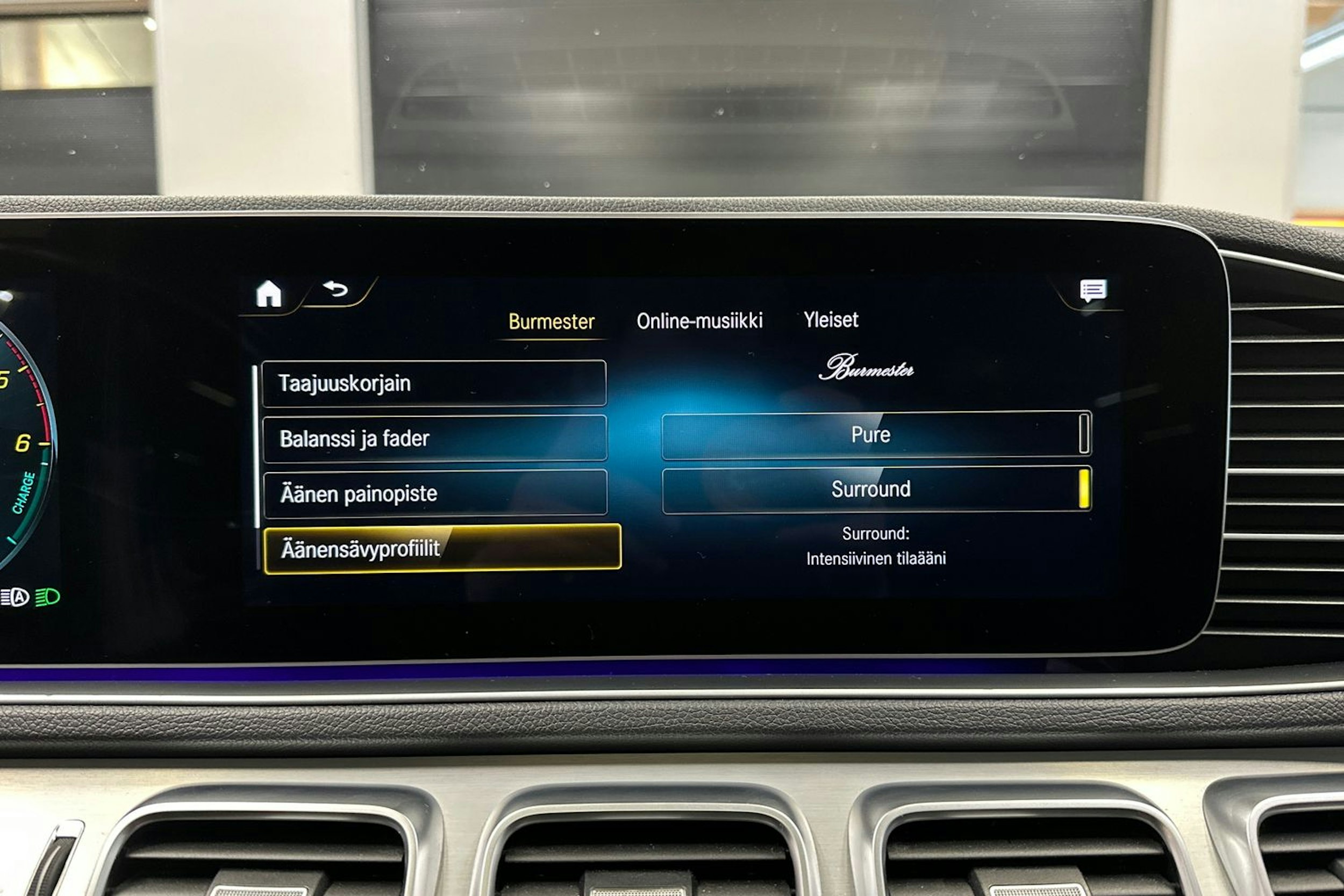 valkoinen Mercedes-Benz GLE 2020 kuva 25.