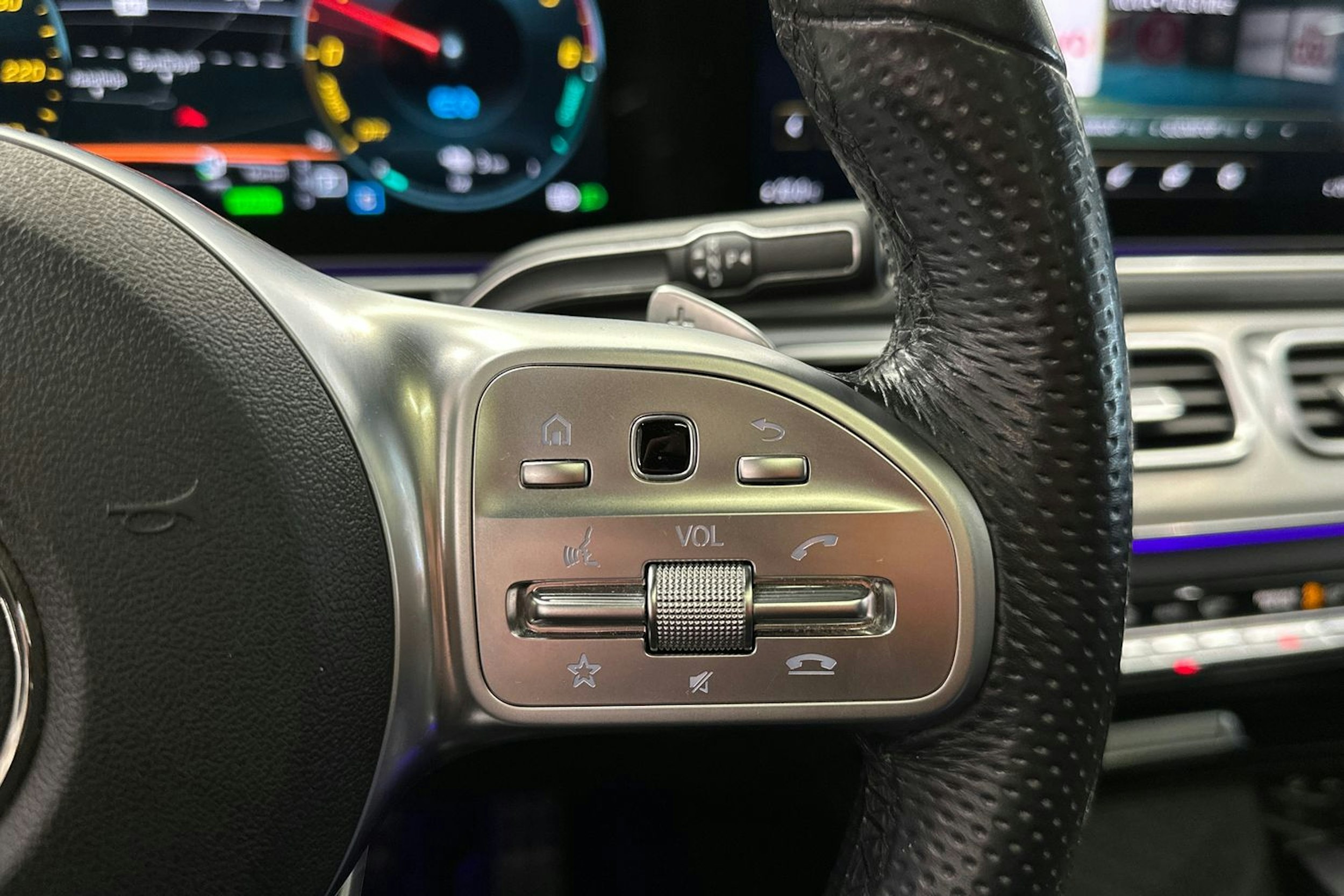 valkoinen Mercedes-Benz GLE 2020 kuva 33.