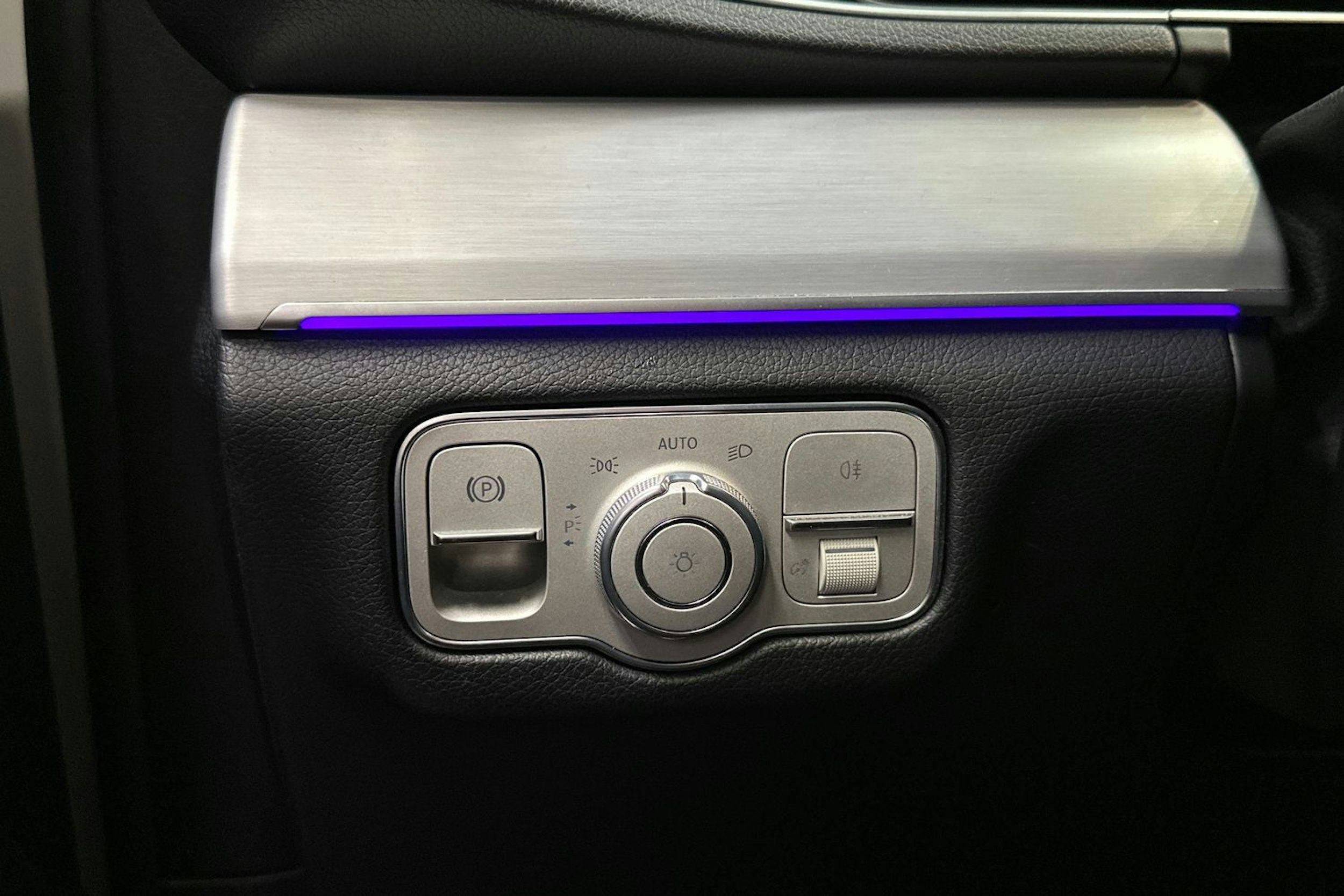 valkoinen Mercedes-Benz GLE 2020 kuva 34.