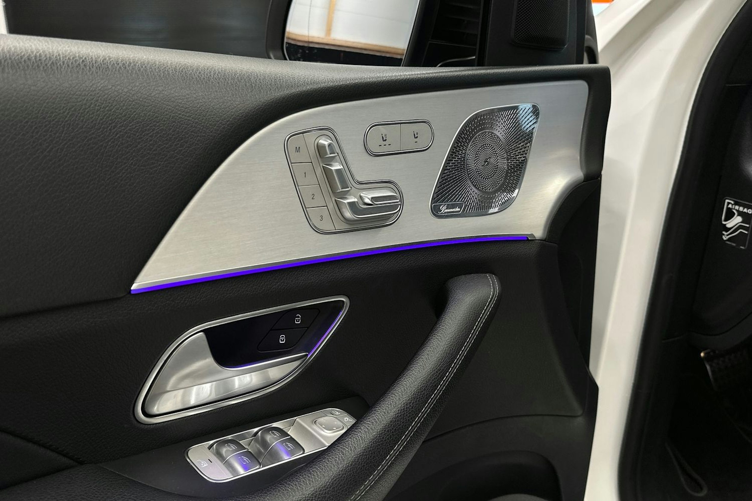 valkoinen Mercedes-Benz GLE 2020 kuva 35.