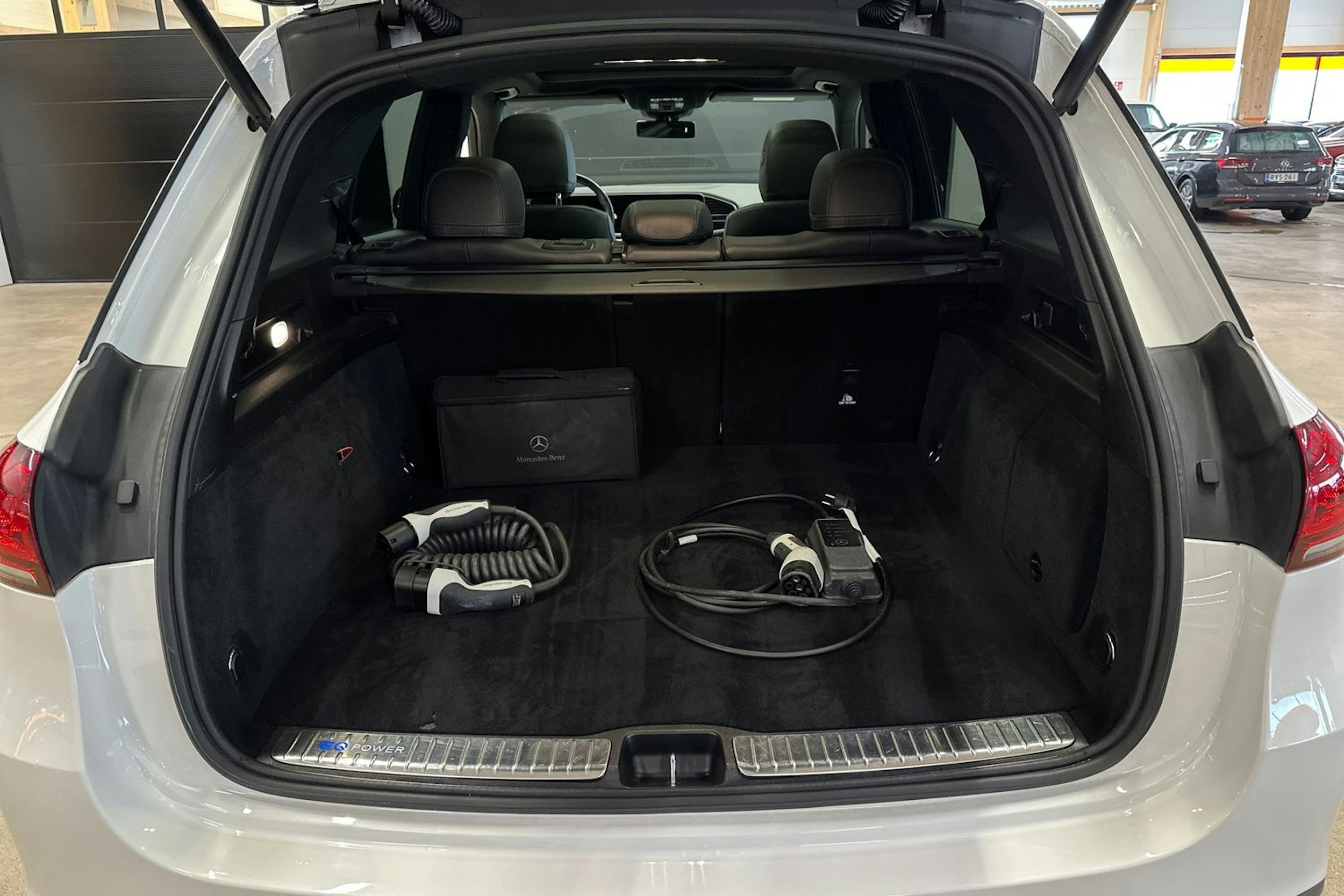 valkoinen Mercedes-Benz GLE 2020 kuva 36.