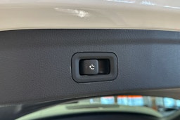 valkoinen Mercedes-Benz GLE 2020 kuva 37.