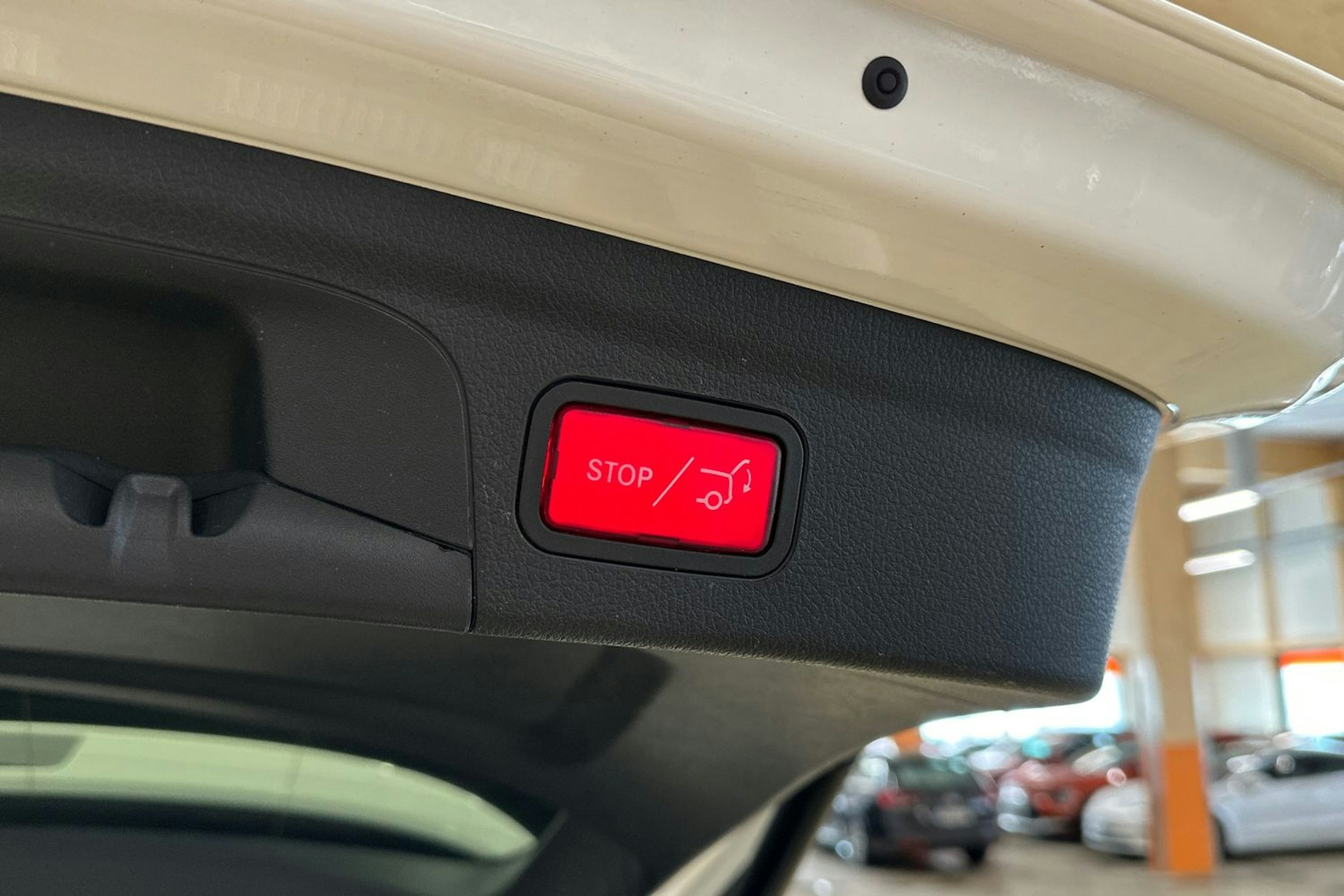 valkoinen Mercedes-Benz GLE 2020 kuva 39.