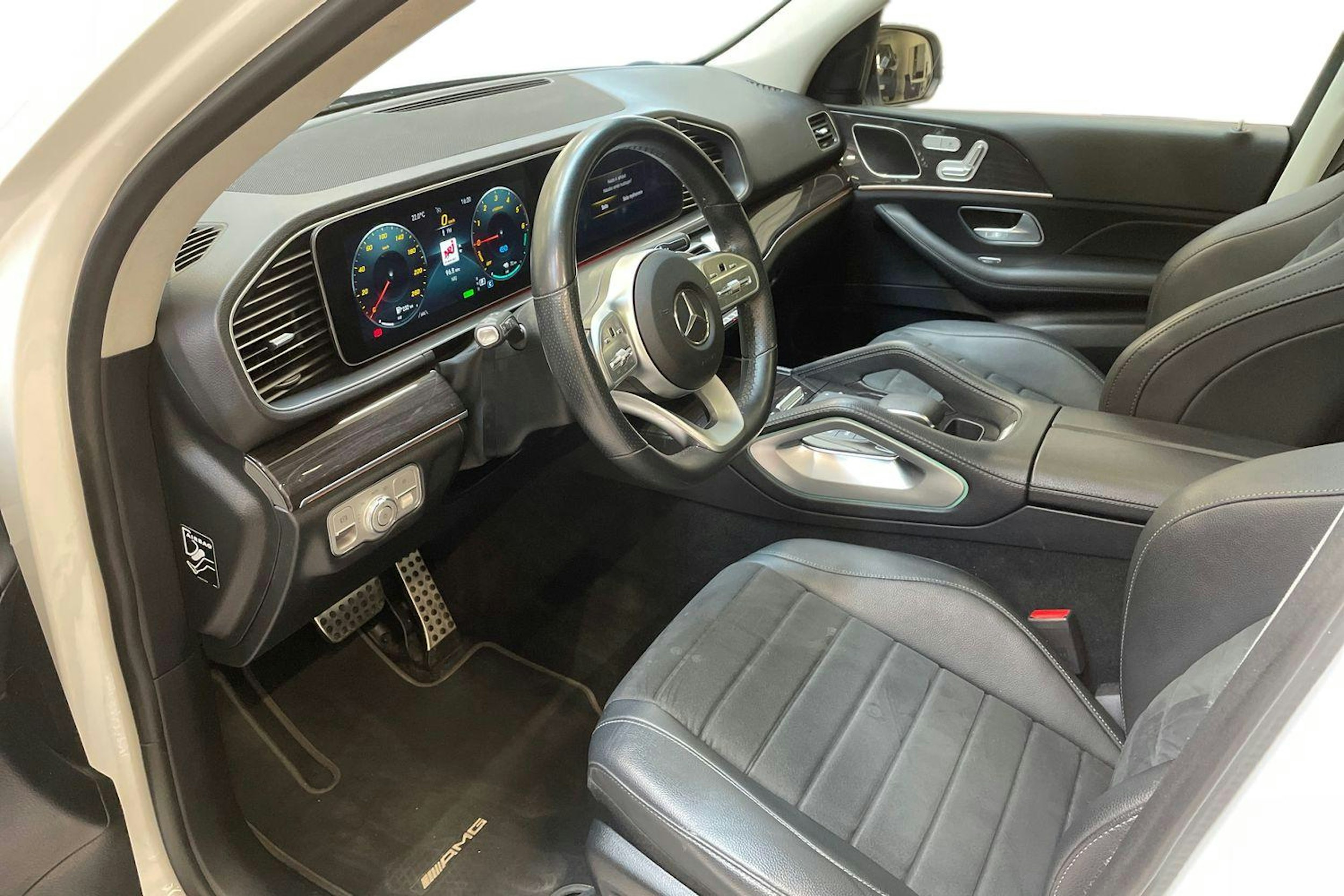 valkoinen Mercedes-Benz GLE 2020 kuva 7.