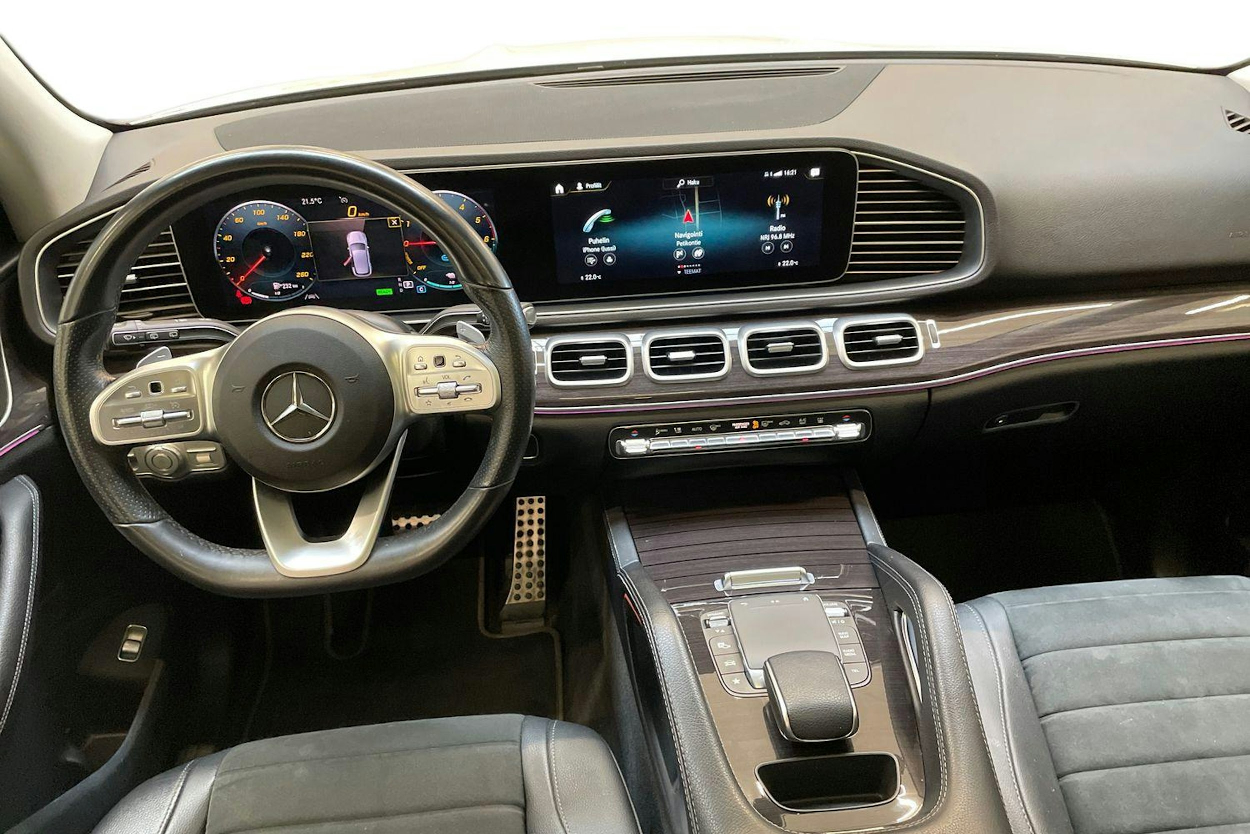 valkoinen Mercedes-Benz GLE 2020 kuva 9.