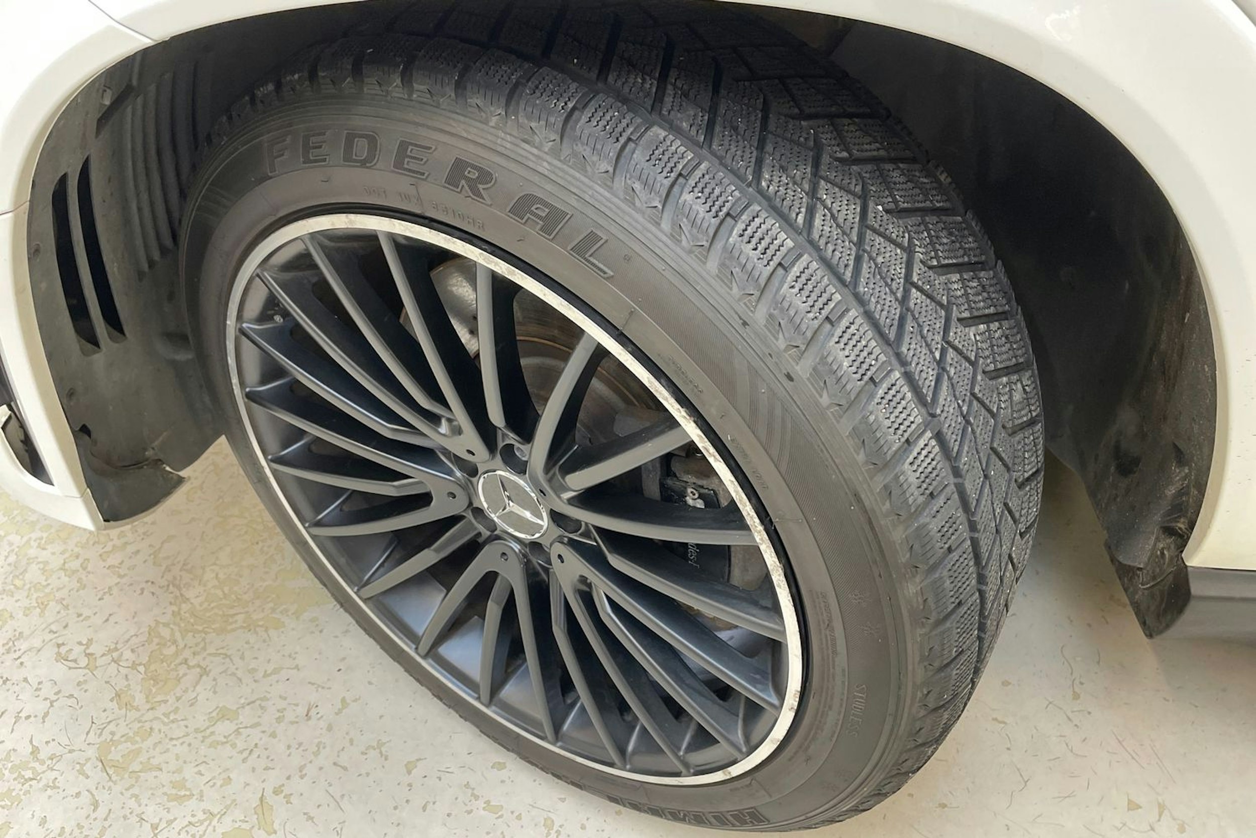 valkoinen Mercedes-Benz GLE 2020 kuva 13.