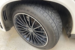 valkoinen Mercedes-Benz GLE 2020 kuva 13.