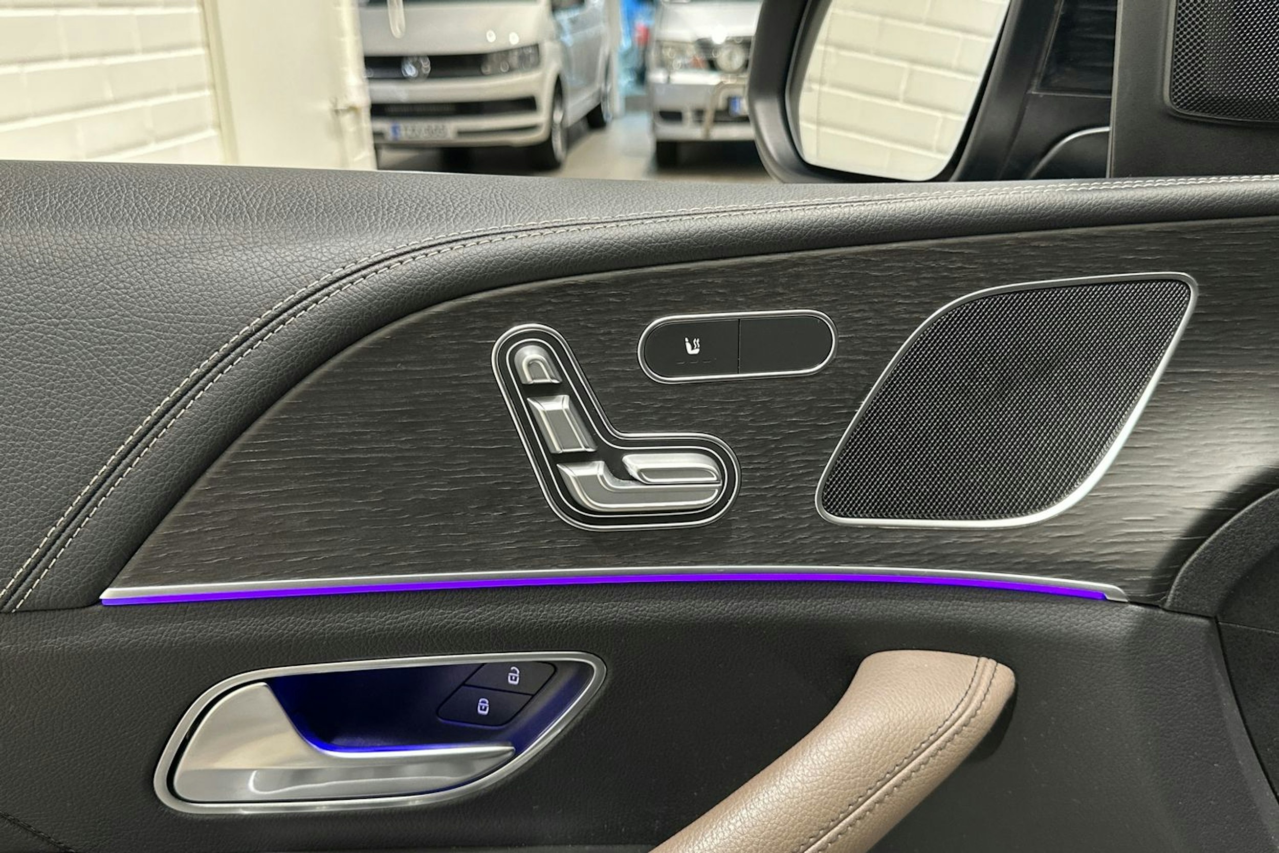 Musta Mercedes-Benz GLE 2020 kuva 14.