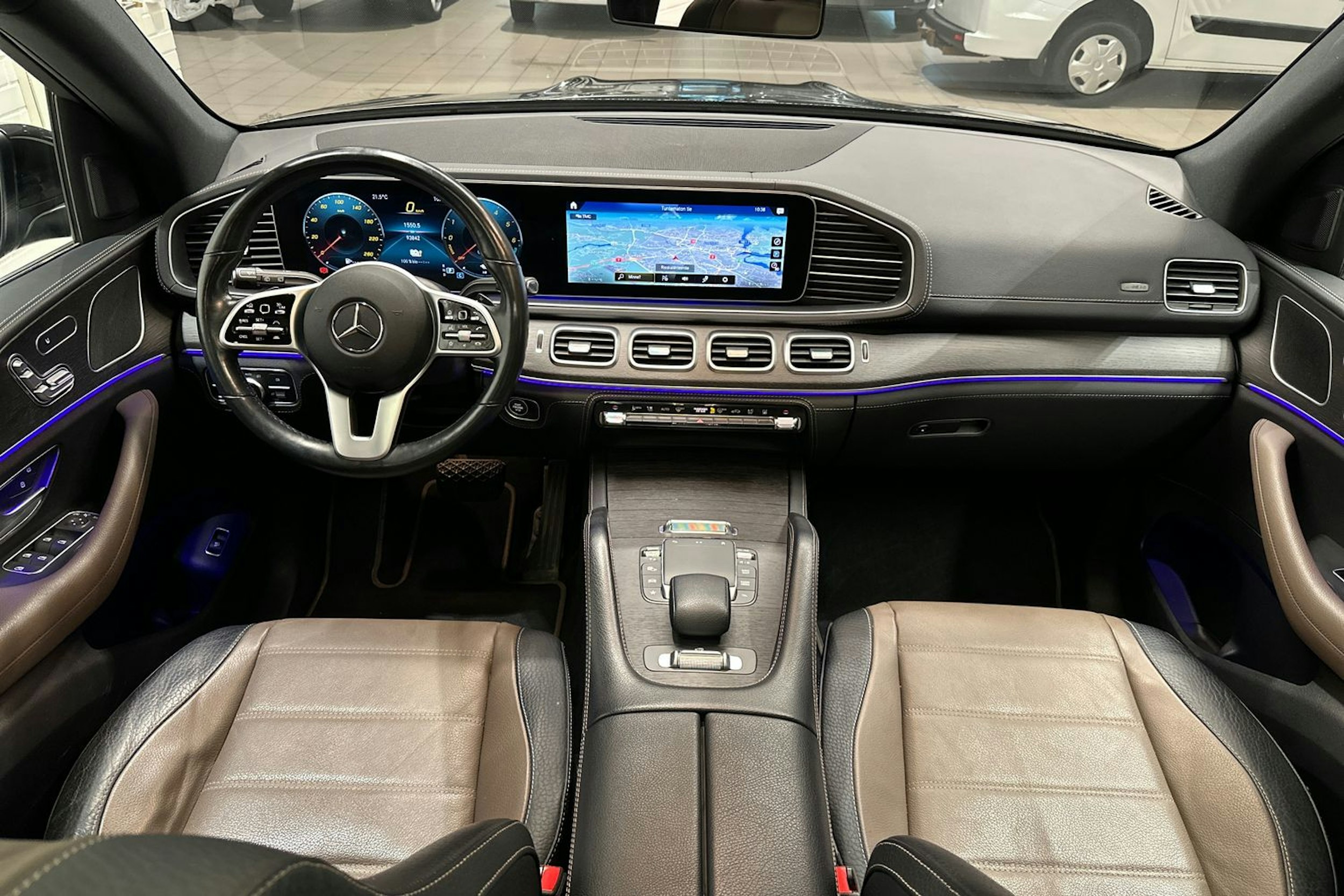 Musta Mercedes-Benz GLE 2020 kuva 15.