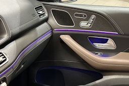 Musta Mercedes-Benz GLE 2020 kuva 16.