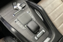 Musta Mercedes-Benz GLE 2020 kuva 28.