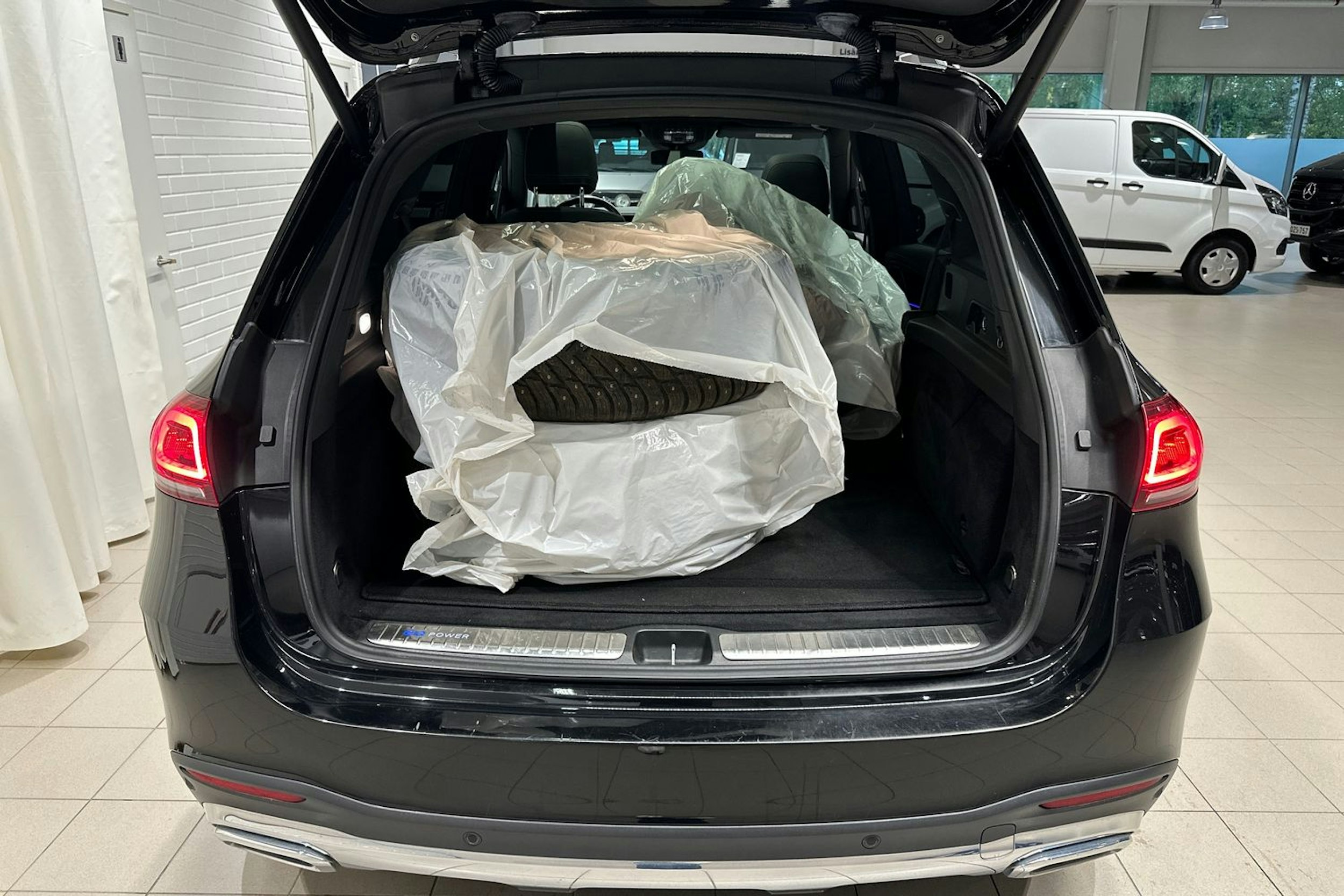 Musta Mercedes-Benz GLE 2020 kuva 30.