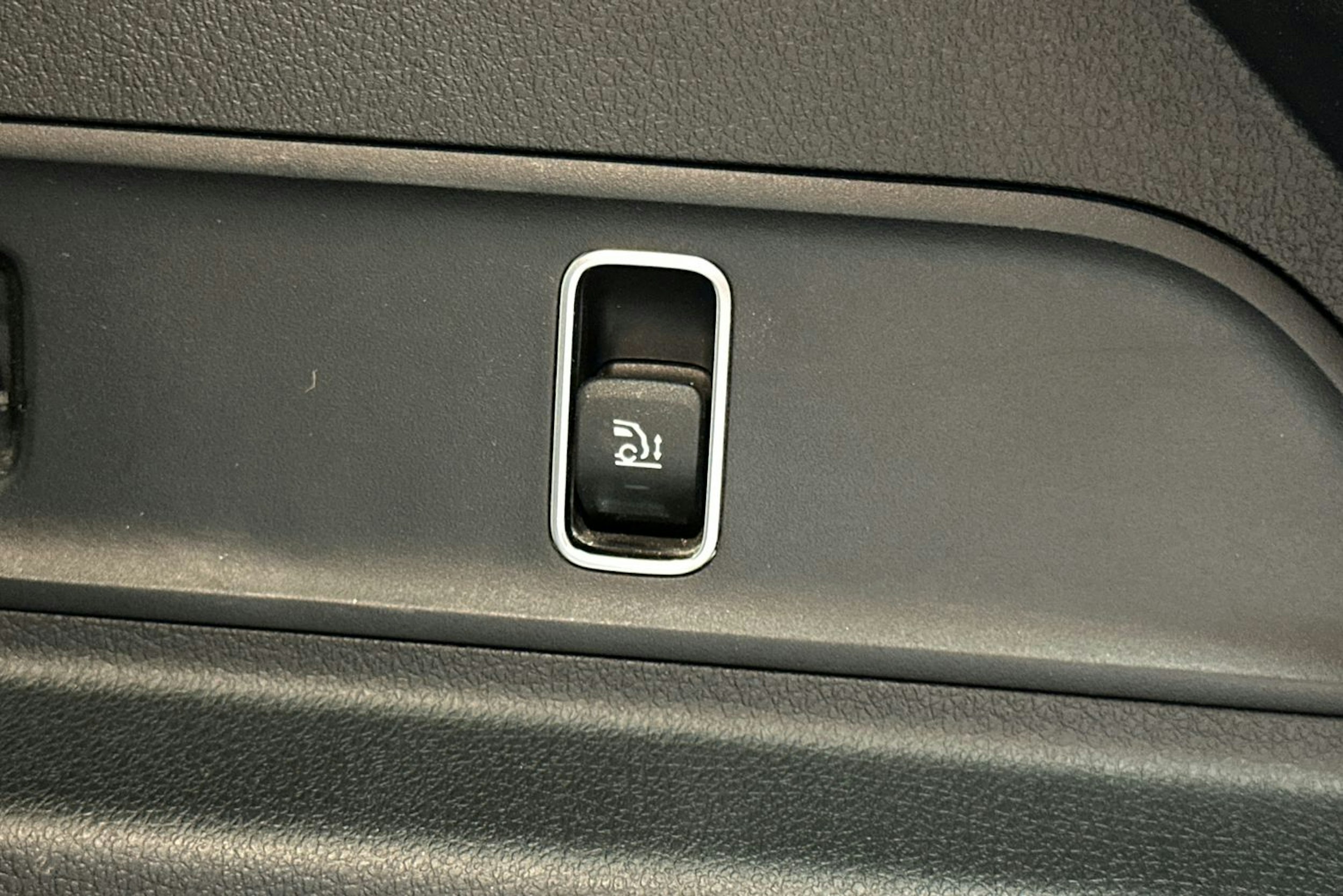 Musta Mercedes-Benz GLE 2020 kuva 31.