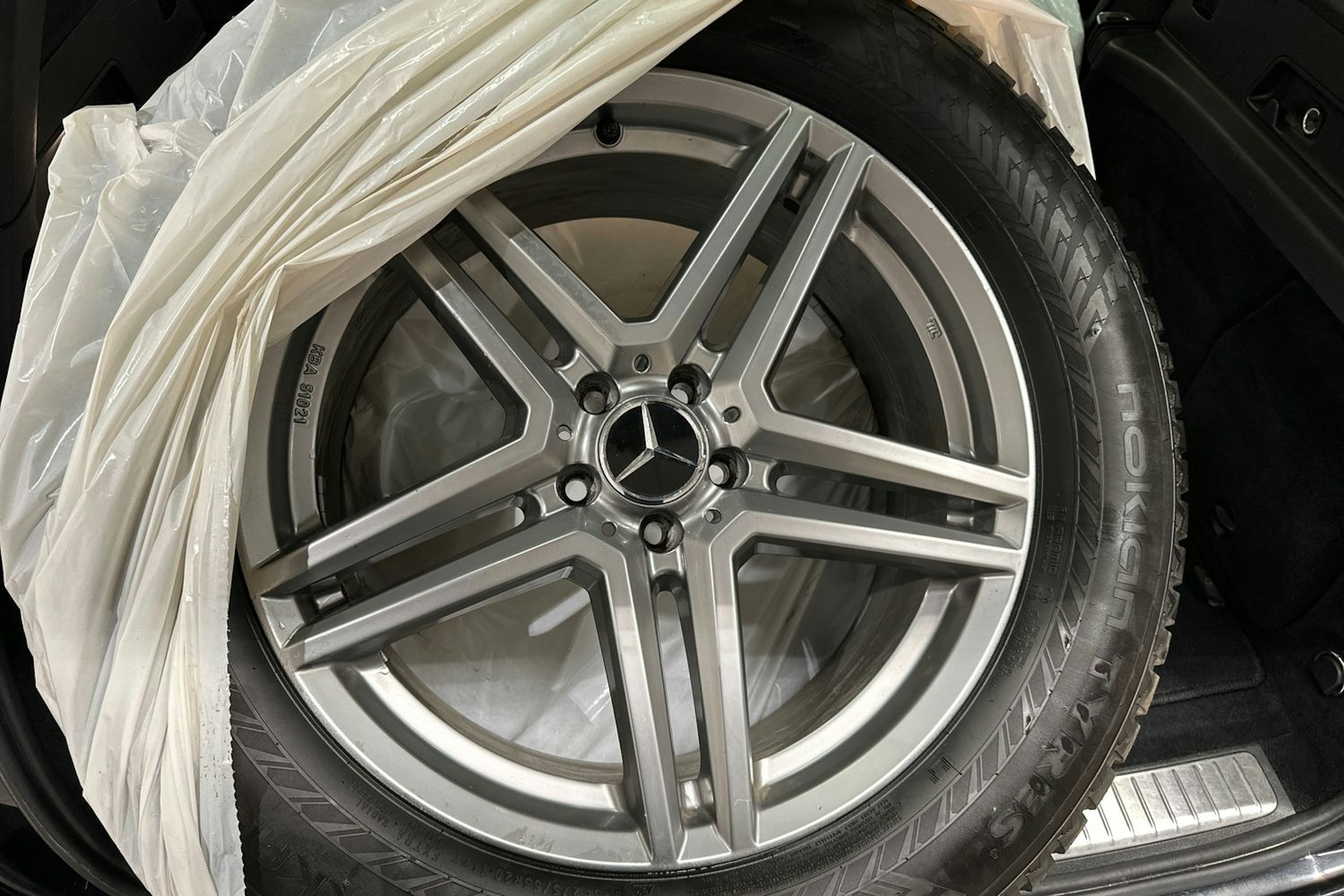 Musta Mercedes-Benz GLE 2020 kuva 32.