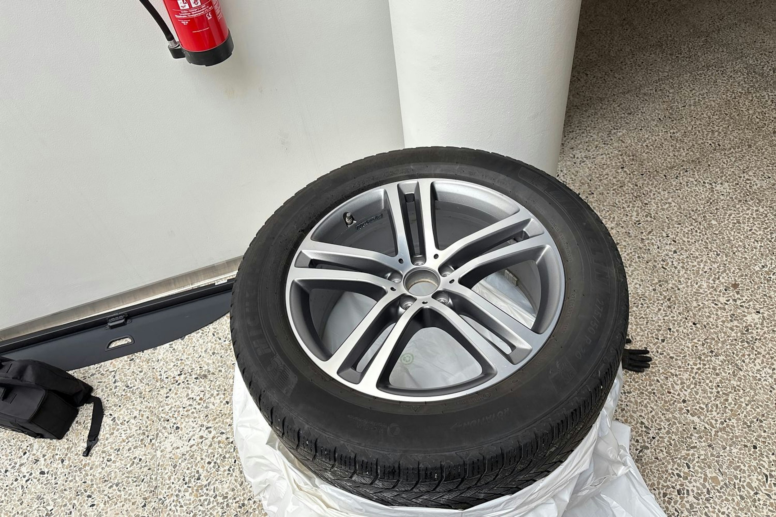 harmaa Mercedes-Benz GLE 2020 kuva 12.