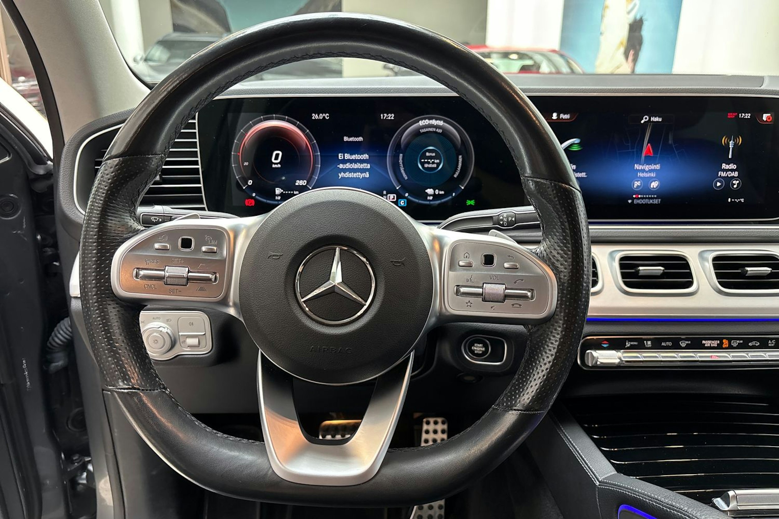 harmaa Mercedes-Benz GLE 2020 kuva 17.