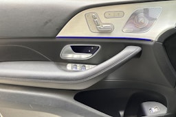 harmaa Mercedes-Benz GLE 2020 kuva 19.
