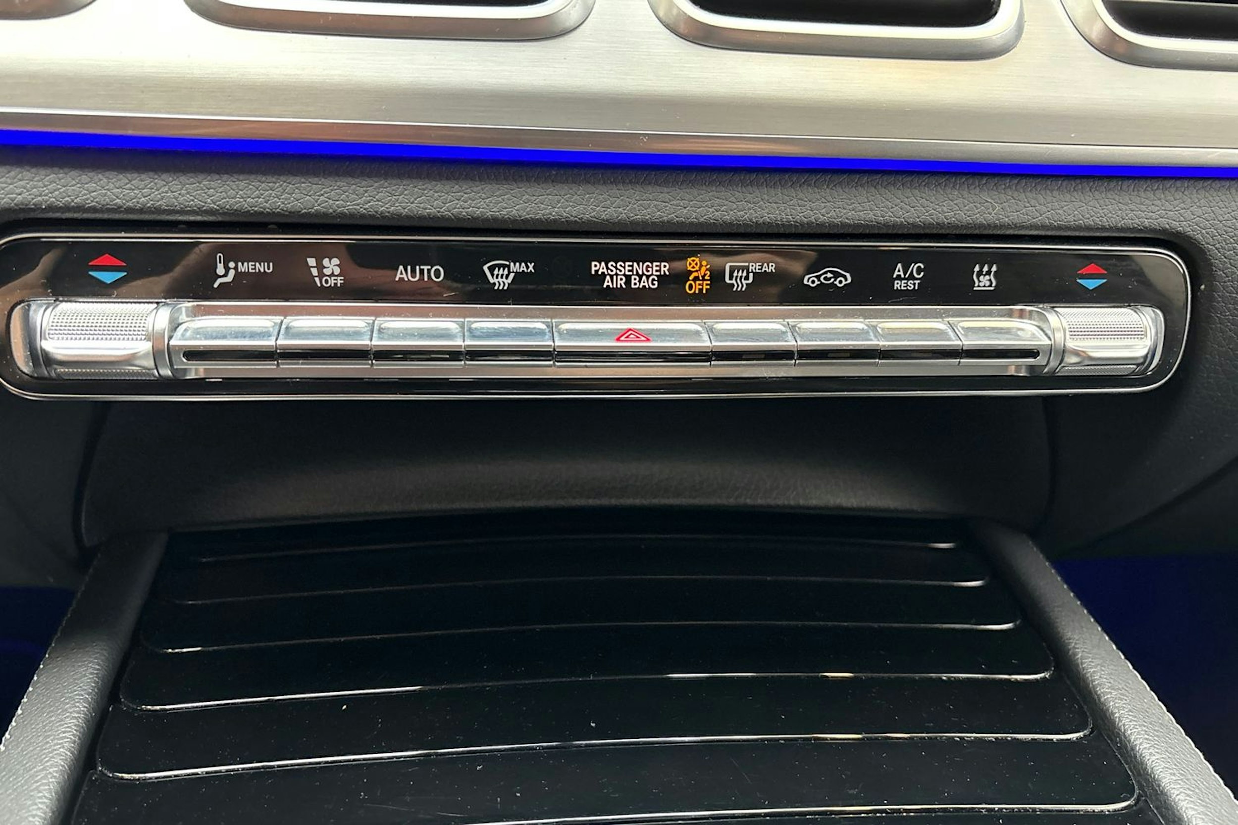 harmaa Mercedes-Benz GLE 2020 kuva 25.