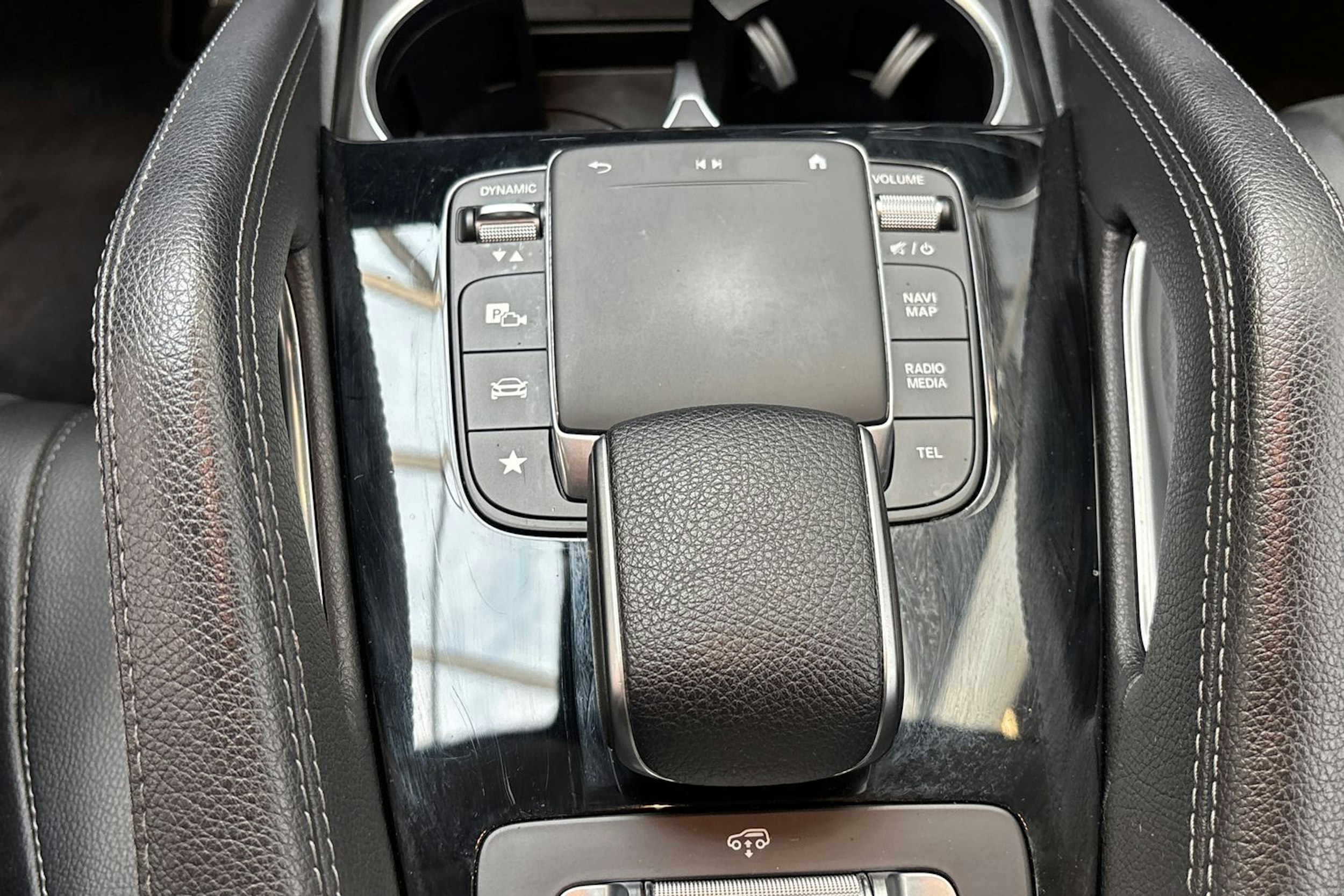 harmaa Mercedes-Benz GLE 2020 kuva 27.