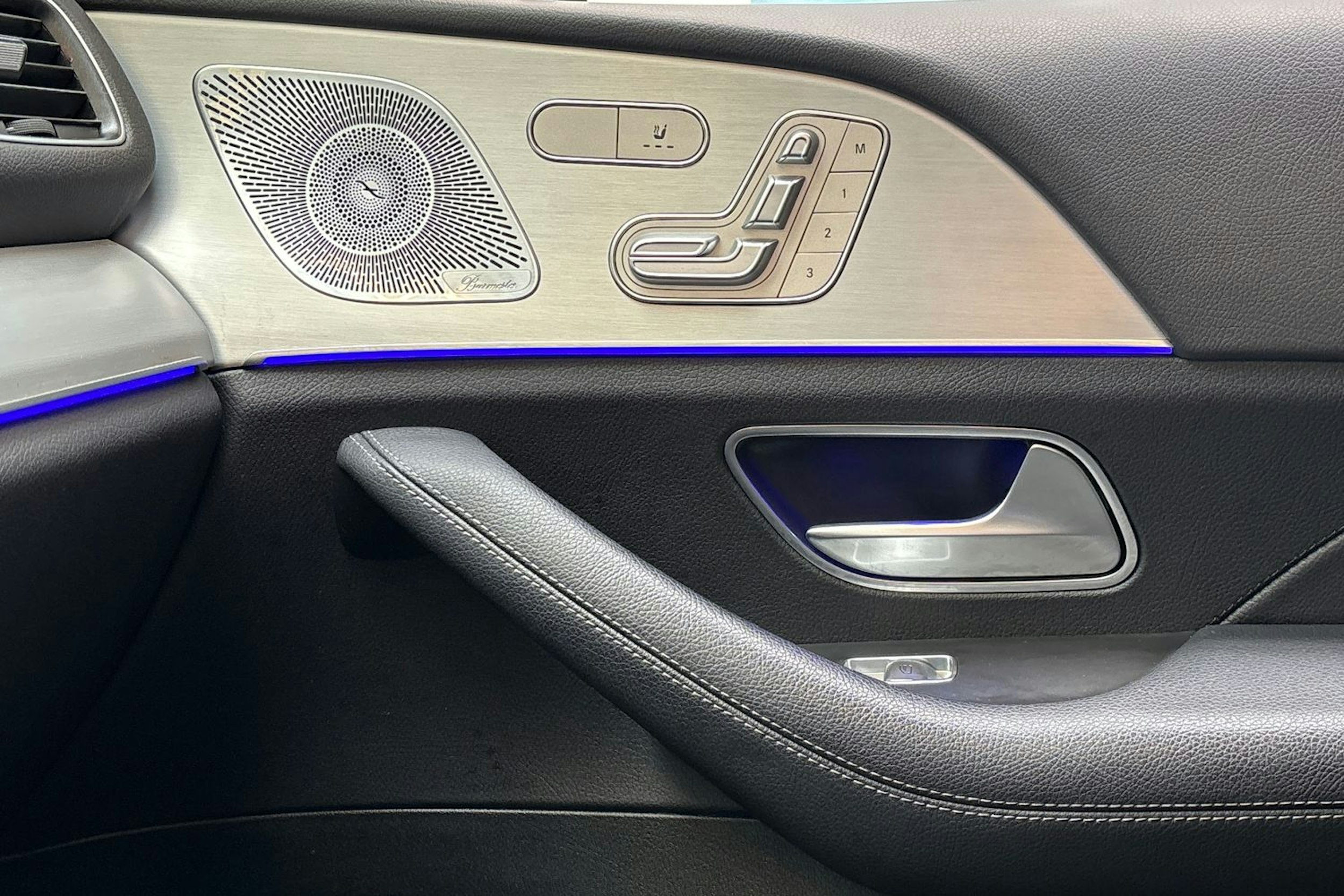 harmaa Mercedes-Benz GLE 2020 kuva 29.