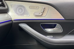 harmaa Mercedes-Benz GLE 2020 kuva 29.
