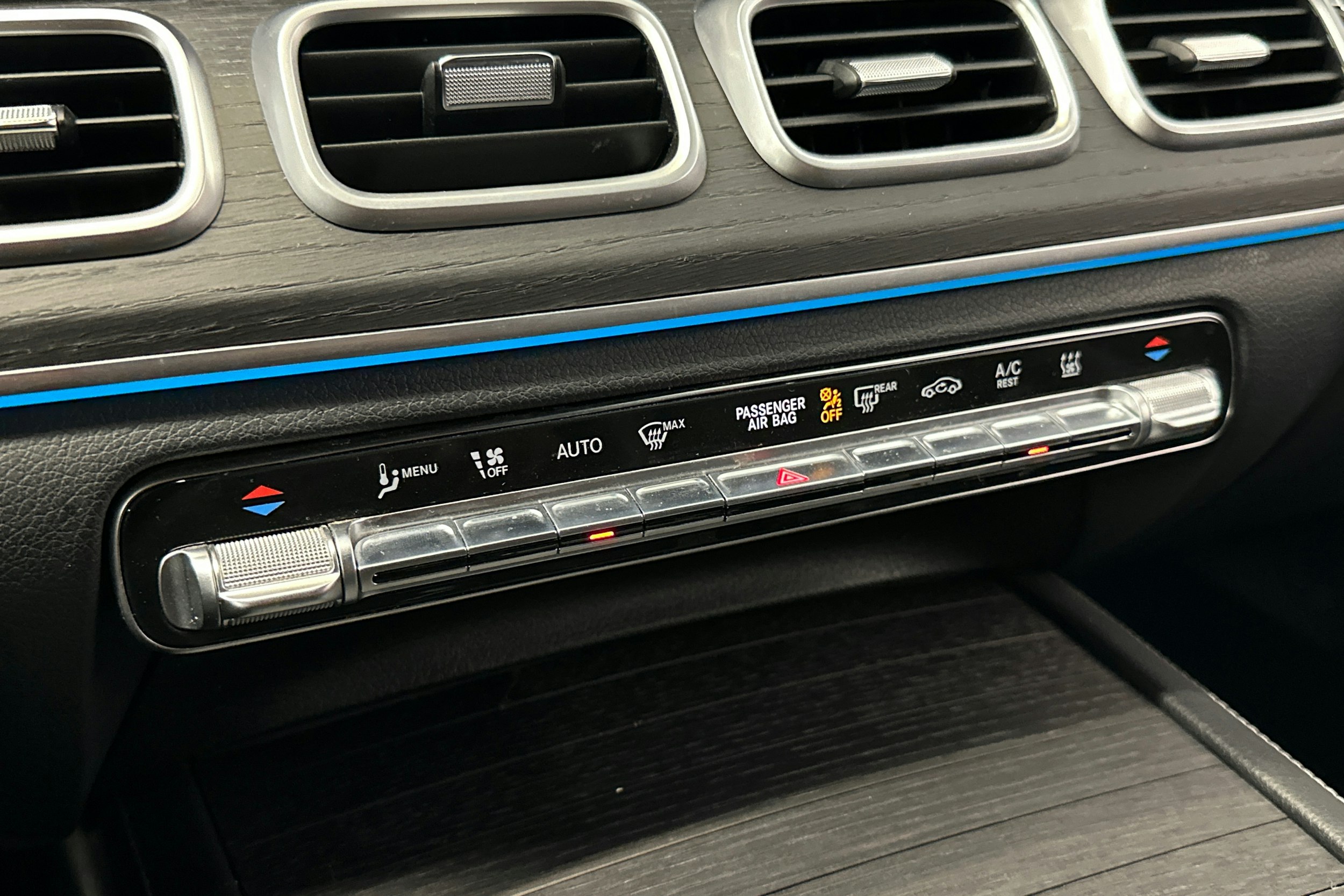 met. vihreä Mercedes-Benz GLE 2021 kuva 26.