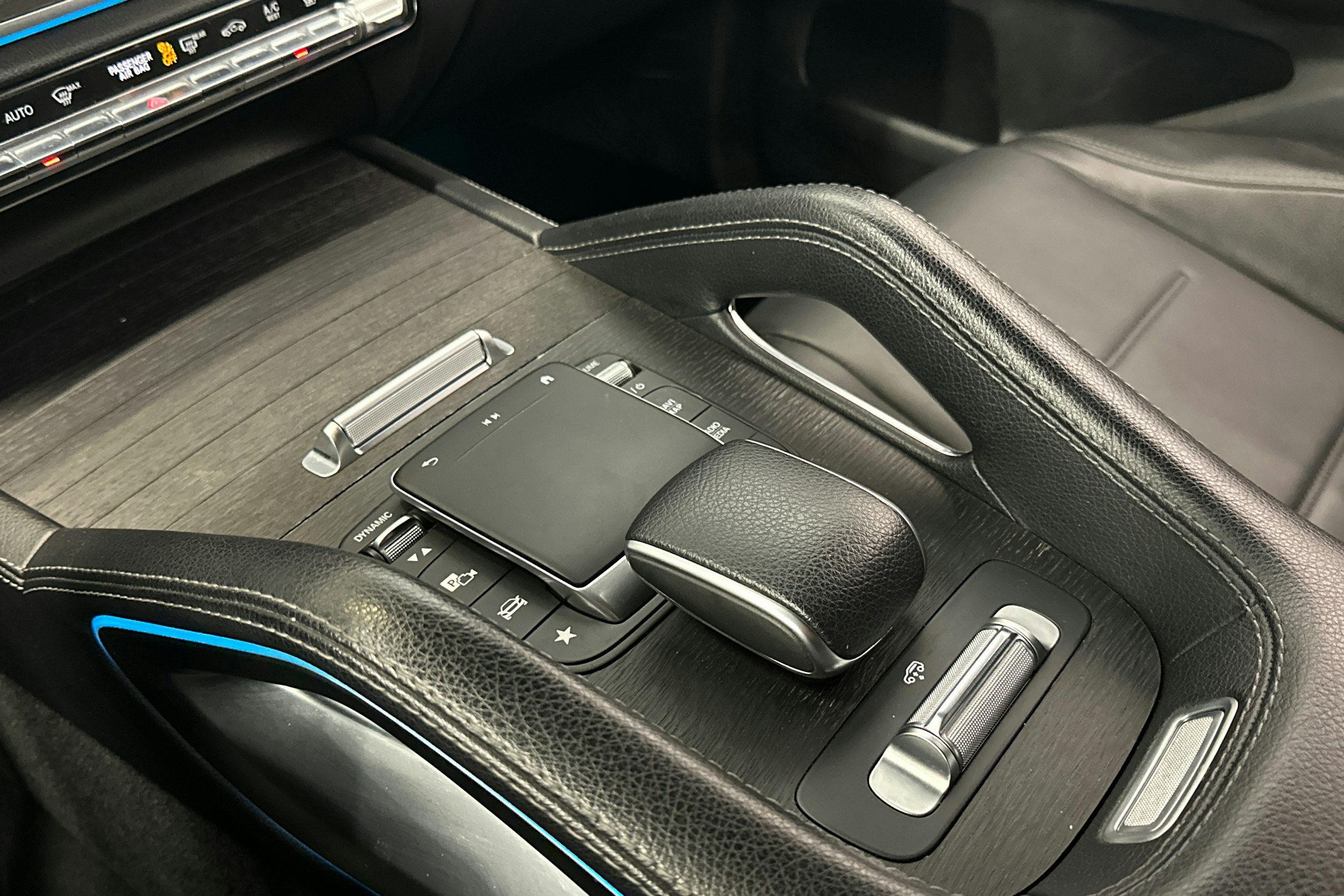 met. vihreä Mercedes-Benz GLE 2021 kuva 27.