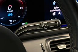 punainen Mercedes-Benz GLE 2021 kuva 15.