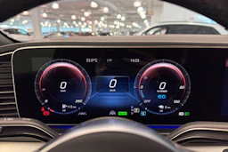punainen Mercedes-Benz GLE 2021 kuva 16.