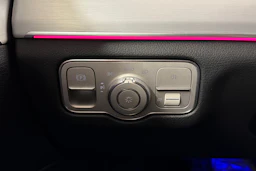 punainen Mercedes-Benz GLE 2021 kuva 17.