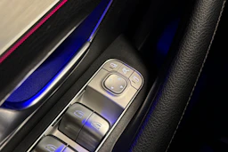 punainen Mercedes-Benz GLE 2021 kuva 18.