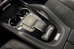 punainen Mercedes-Benz GLE 2021 kuva 19.