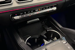 punainen Mercedes-Benz GLE 2021 kuva 20.