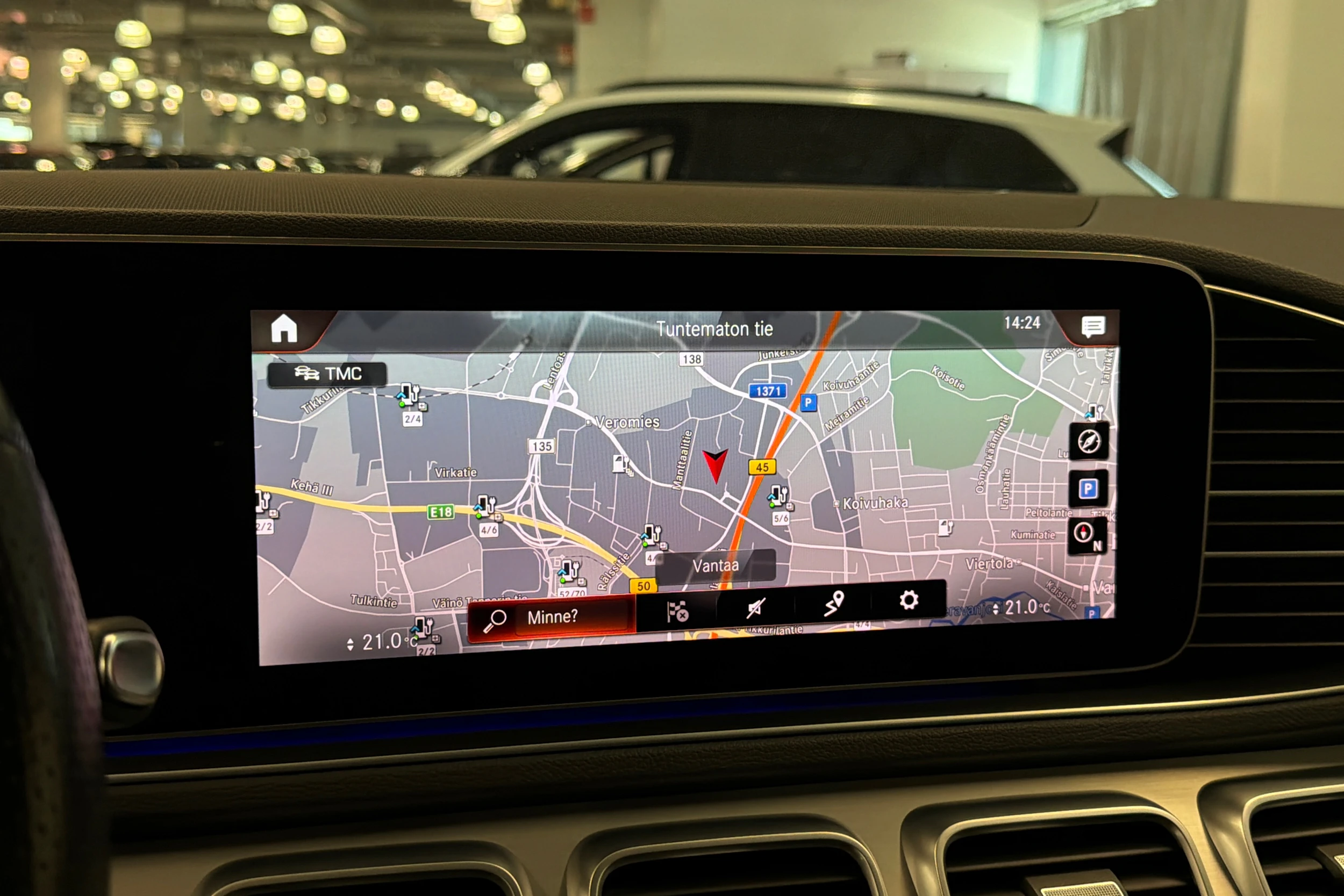punainen Mercedes-Benz GLE 2021 kuva 22.