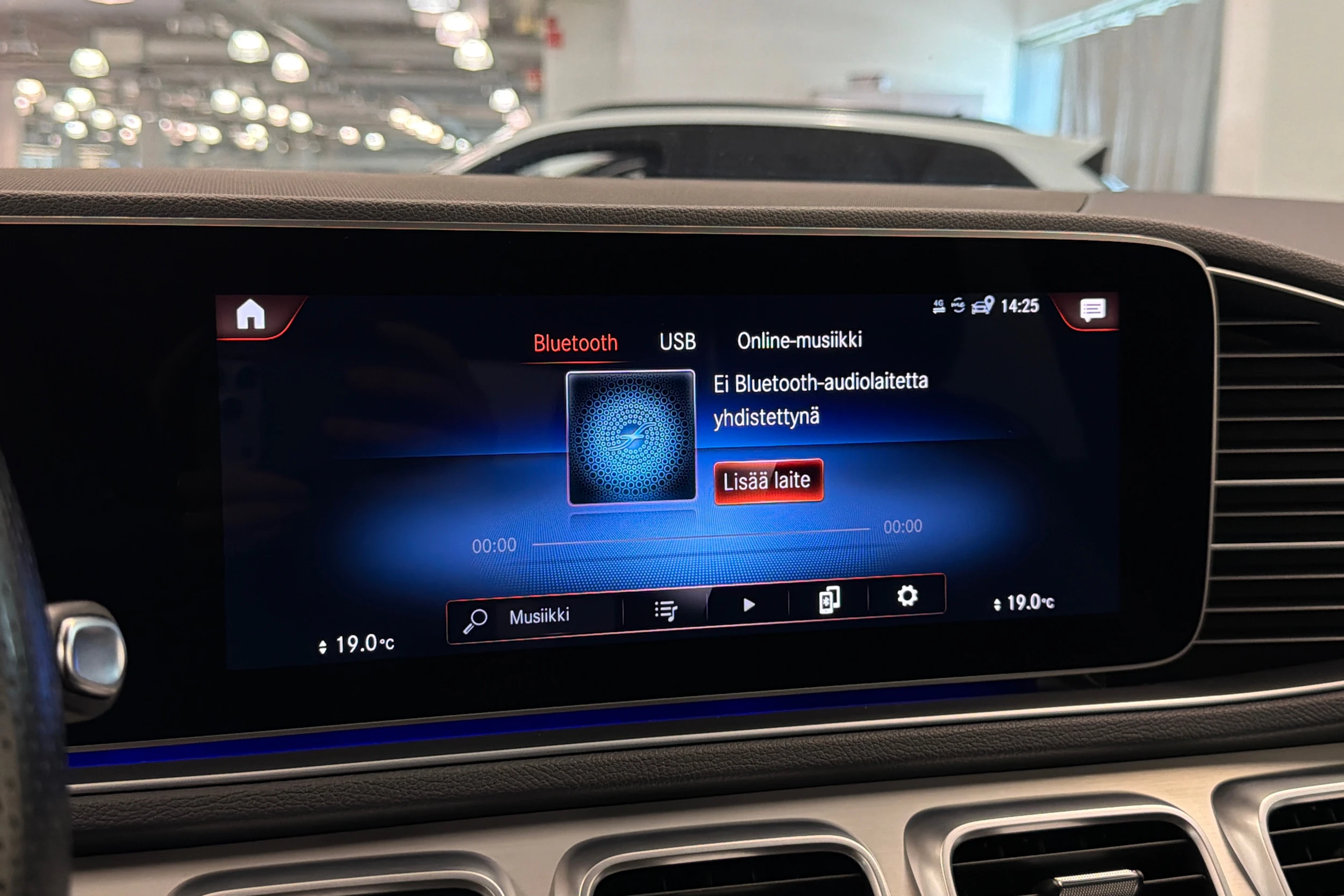 punainen Mercedes-Benz GLE 2021 kuva 23.