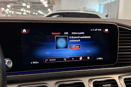 punainen Mercedes-Benz GLE 2021 kuva 23.