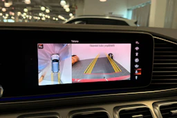 punainen Mercedes-Benz GLE 2021 kuva 28.