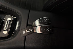 punainen Mercedes-Benz GLE 2021 kuva 29.