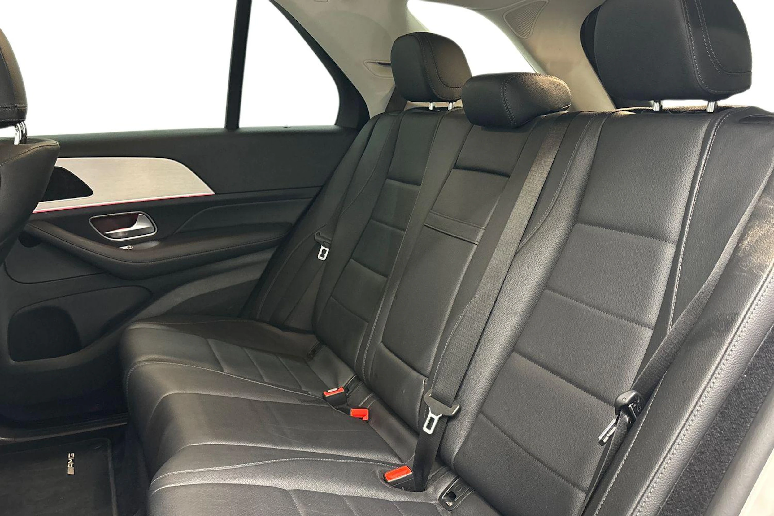 valkoinen Mercedes-Benz GLE 2021 kuva 8.