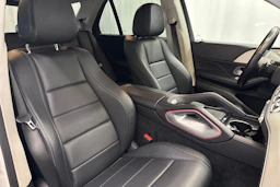 valkoinen Mercedes-Benz GLE 2021 kuva 11.