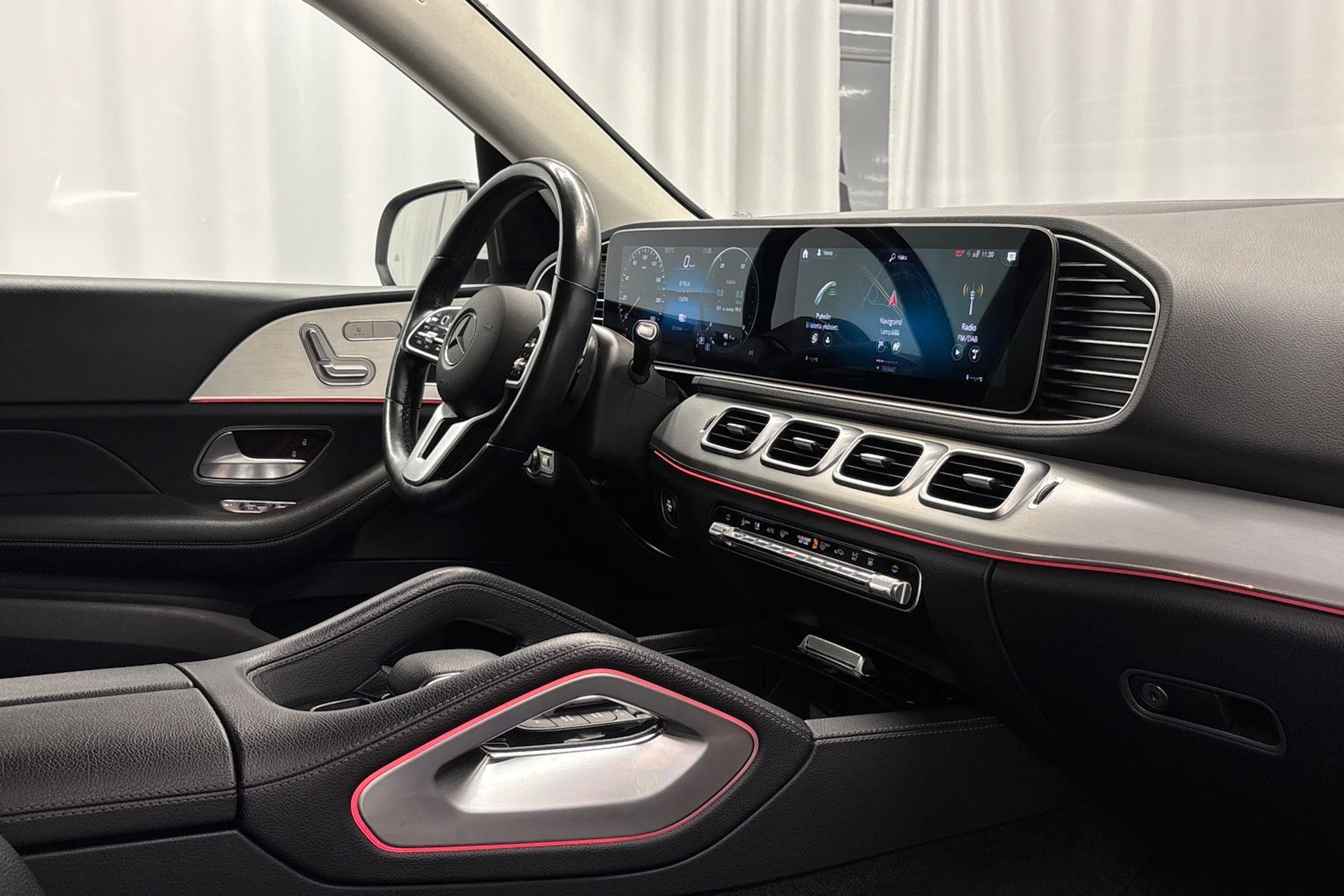 valkoinen Mercedes-Benz GLE 2021 kuva 12.