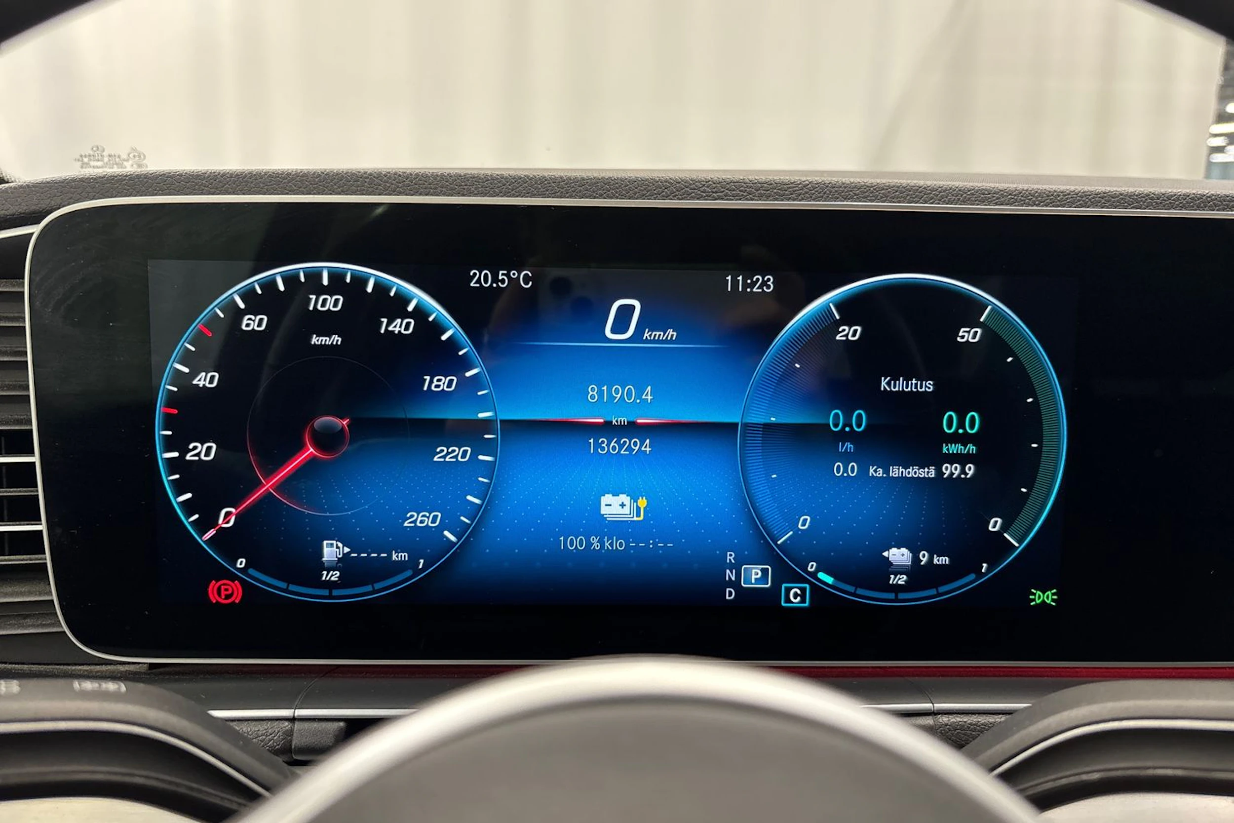 valkoinen Mercedes-Benz GLE 2021 kuva 16.